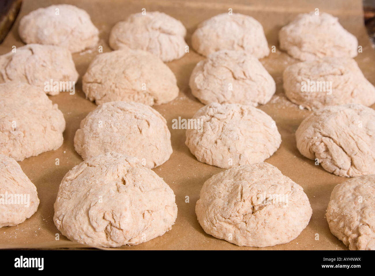 Panini pronti per il forno dof poco profondo Foto Stock