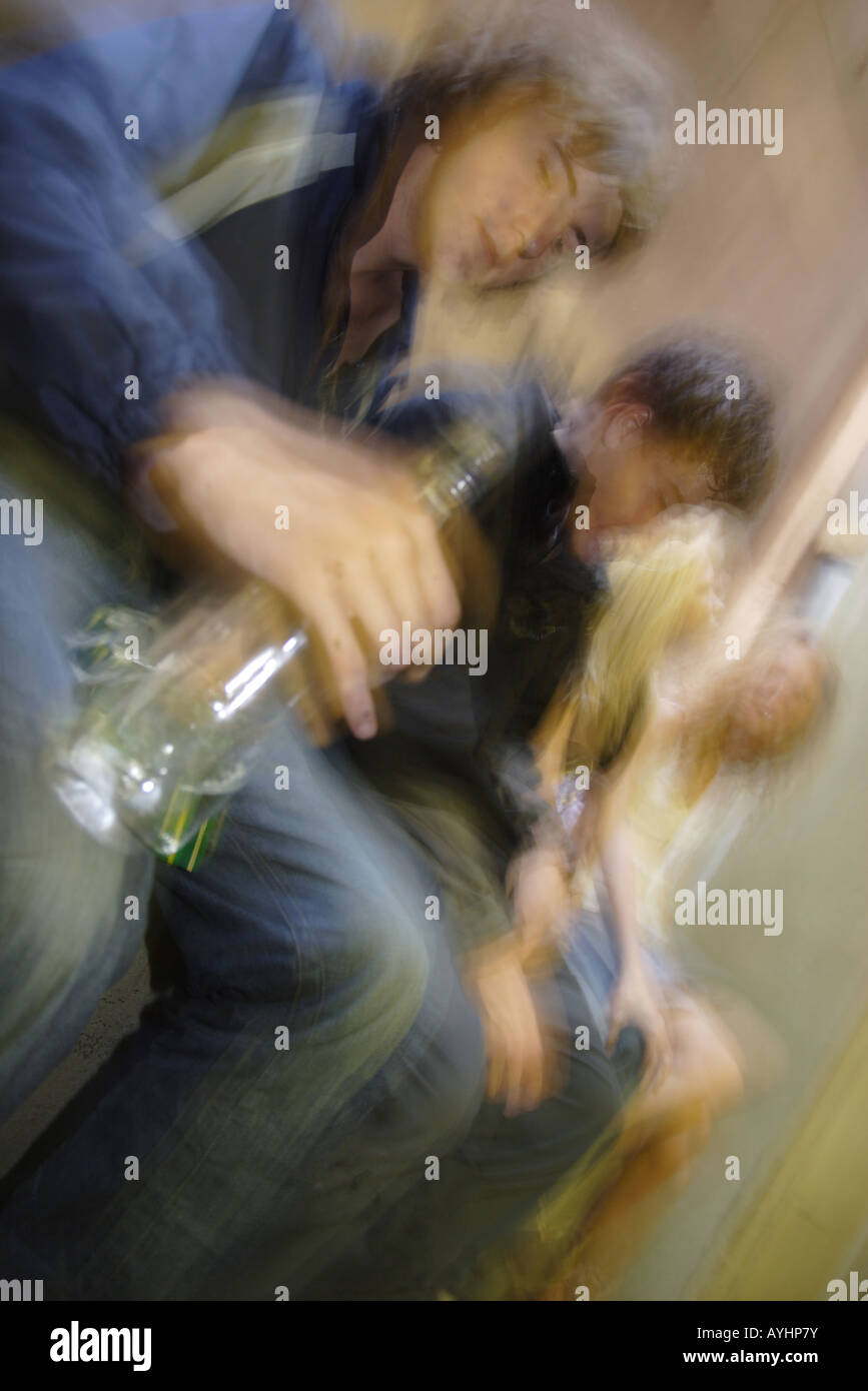 Concetto di immagine del sociale e problemi di salute associati con il consumo di adolescenti di alcool (giovani attori nel gioco di ruolo) Foto Stock