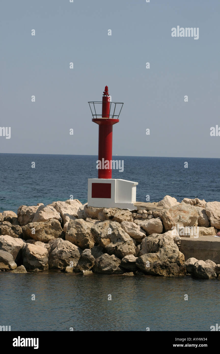 Rote Hafeneinfahrtsmarkierung Mallorca Foto Stock