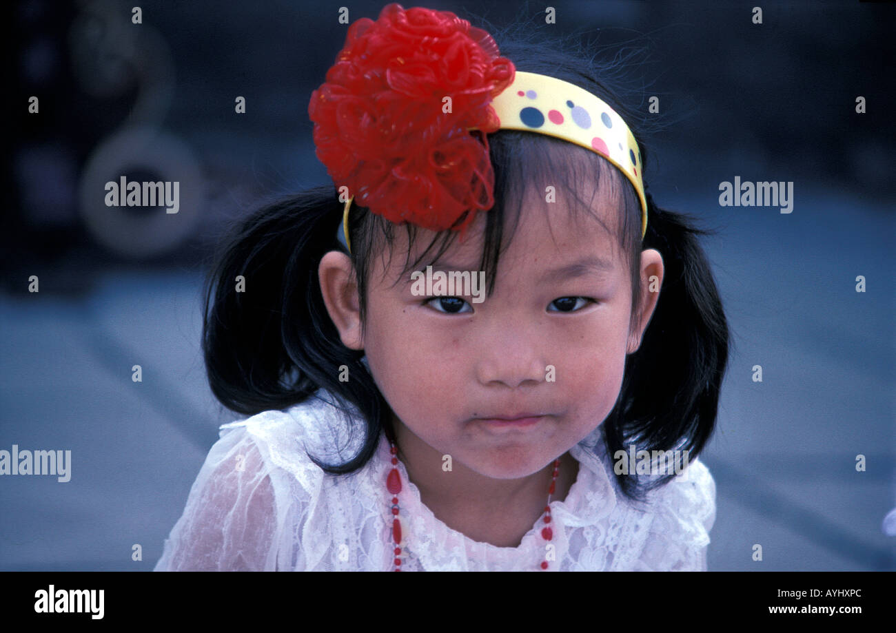 Pechino una ragazza sulla piazza tiananmen Foto Stock