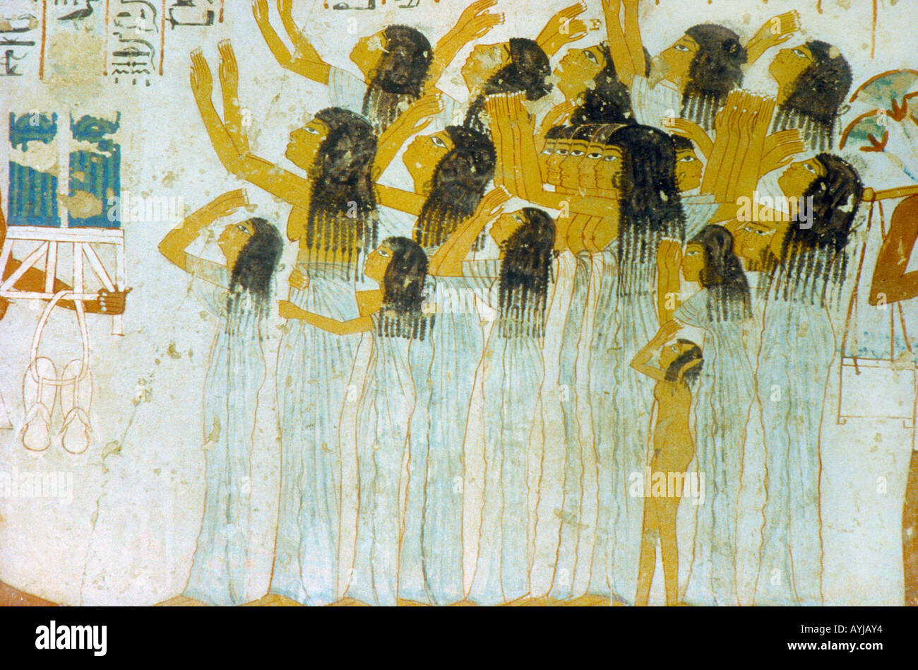 Primo piano della tomba che dipinge le donne in lutto nella processione funebre nella tomba di Ramose nella necropoli di Tebe Sheikh Abd el-Qurna Valle di Th Foto Stock Primo piano della tomba che dipinge le donne in lutto nella processione funebre nella tomba di Ramose nella necropoli di Tebe Sheikh Abd el-Qurna Valle di Th Foto Stock