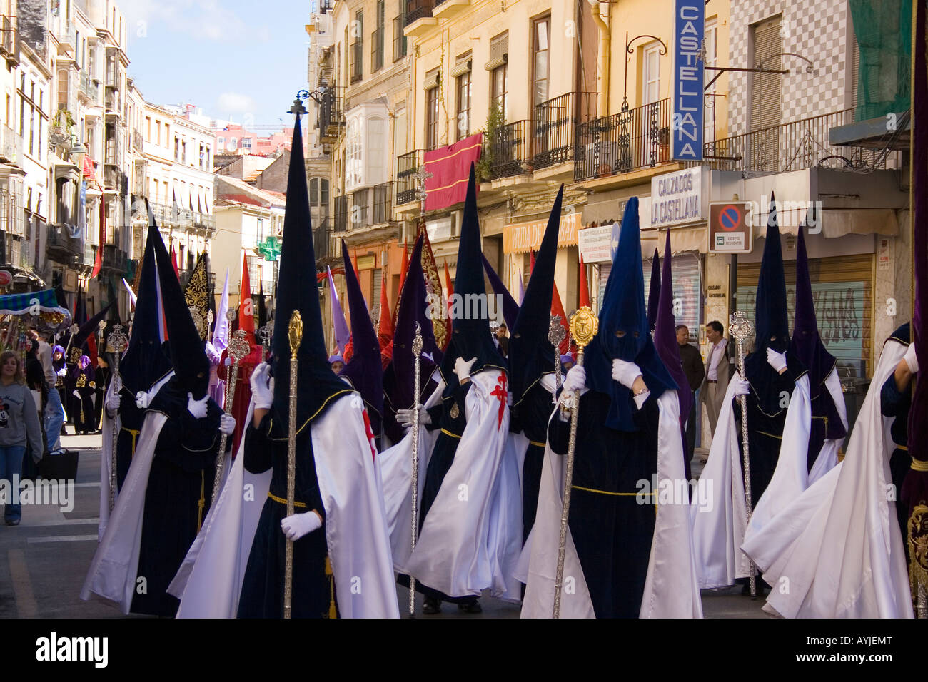 Malaga Costa del Sol Andalucía Spagna Nazarenos annuali di processione di Pasqua Foto Stock