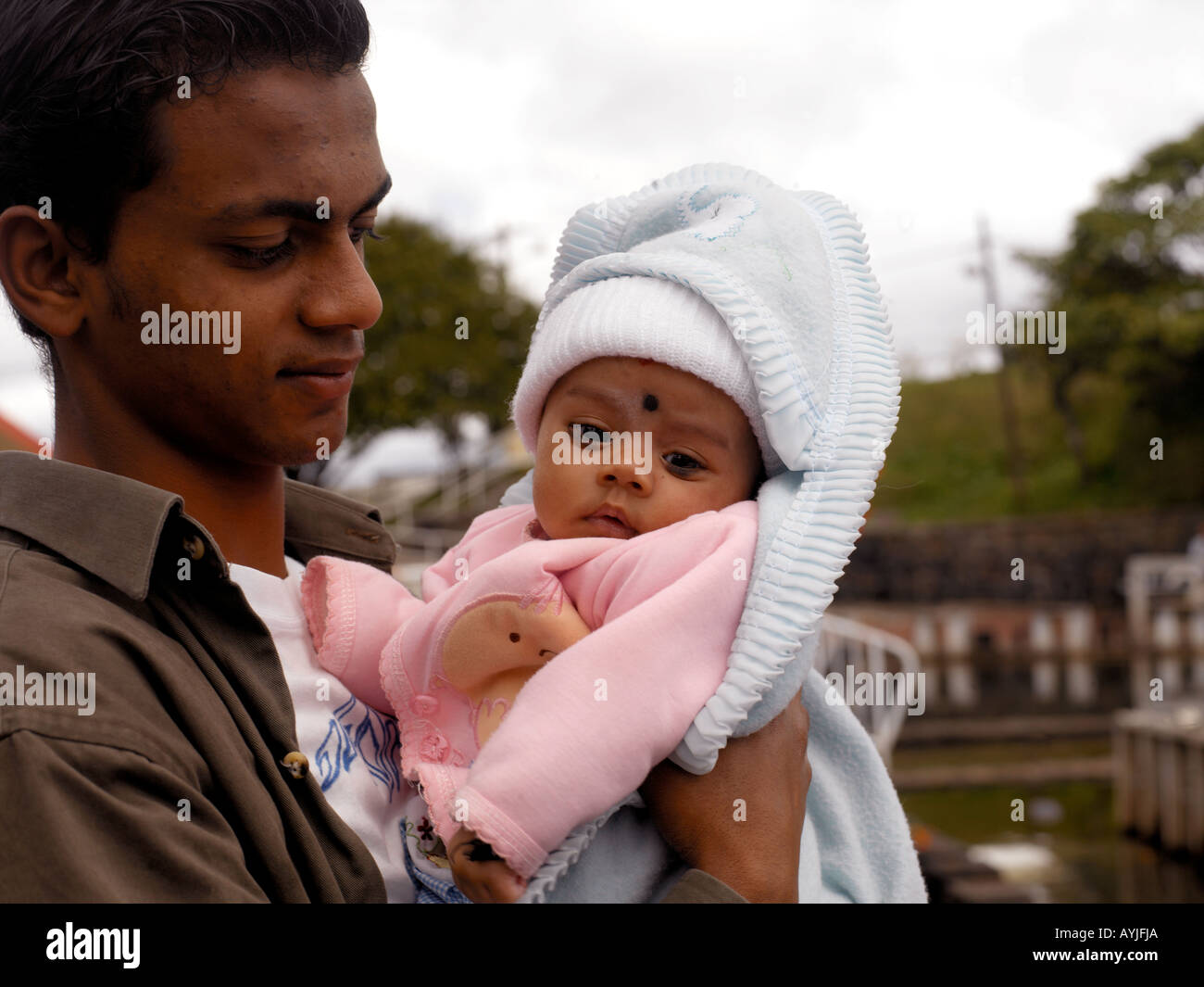 Grand Bassin Maurizio padre e bambina con Tilak Mark Foto Stock