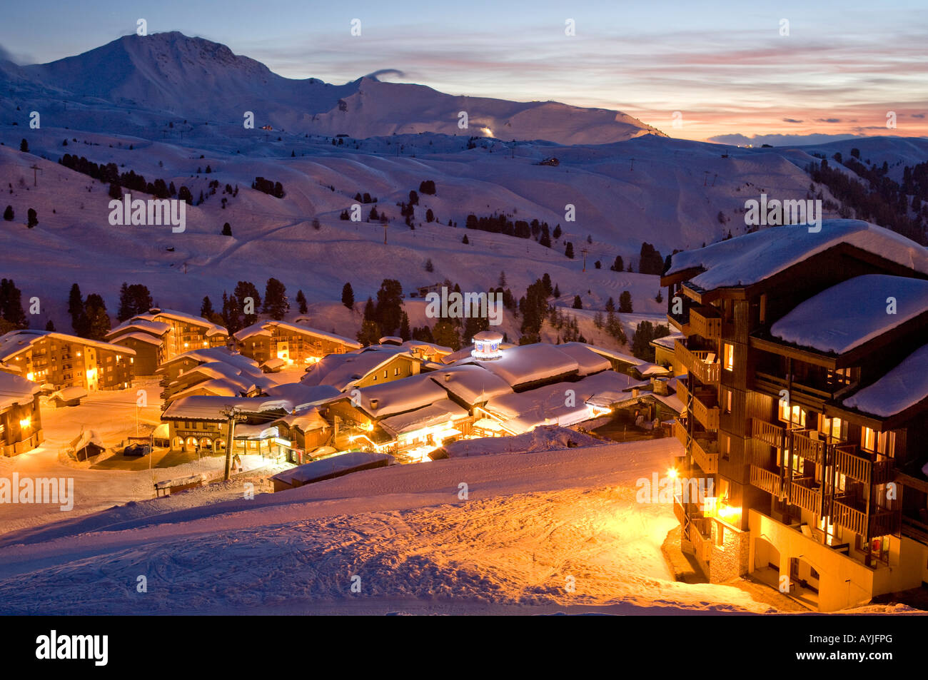 Belle Plagne al tramonto La Plagne Alpi Francesi Francia Europa Foto Stock