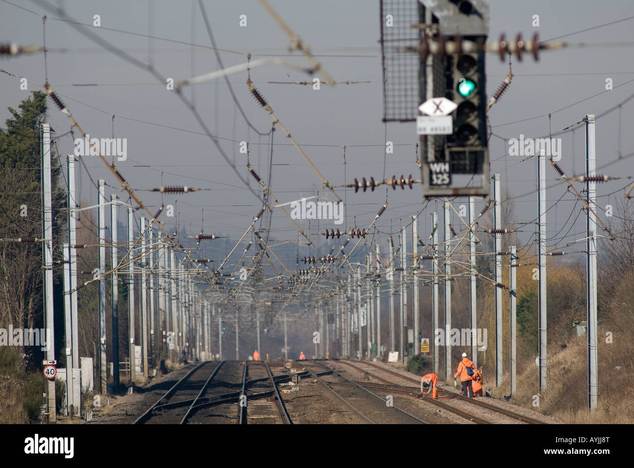 Manutenzione ferroviaria dei lavoratori sul binario nel Regno Unito Foto Stock