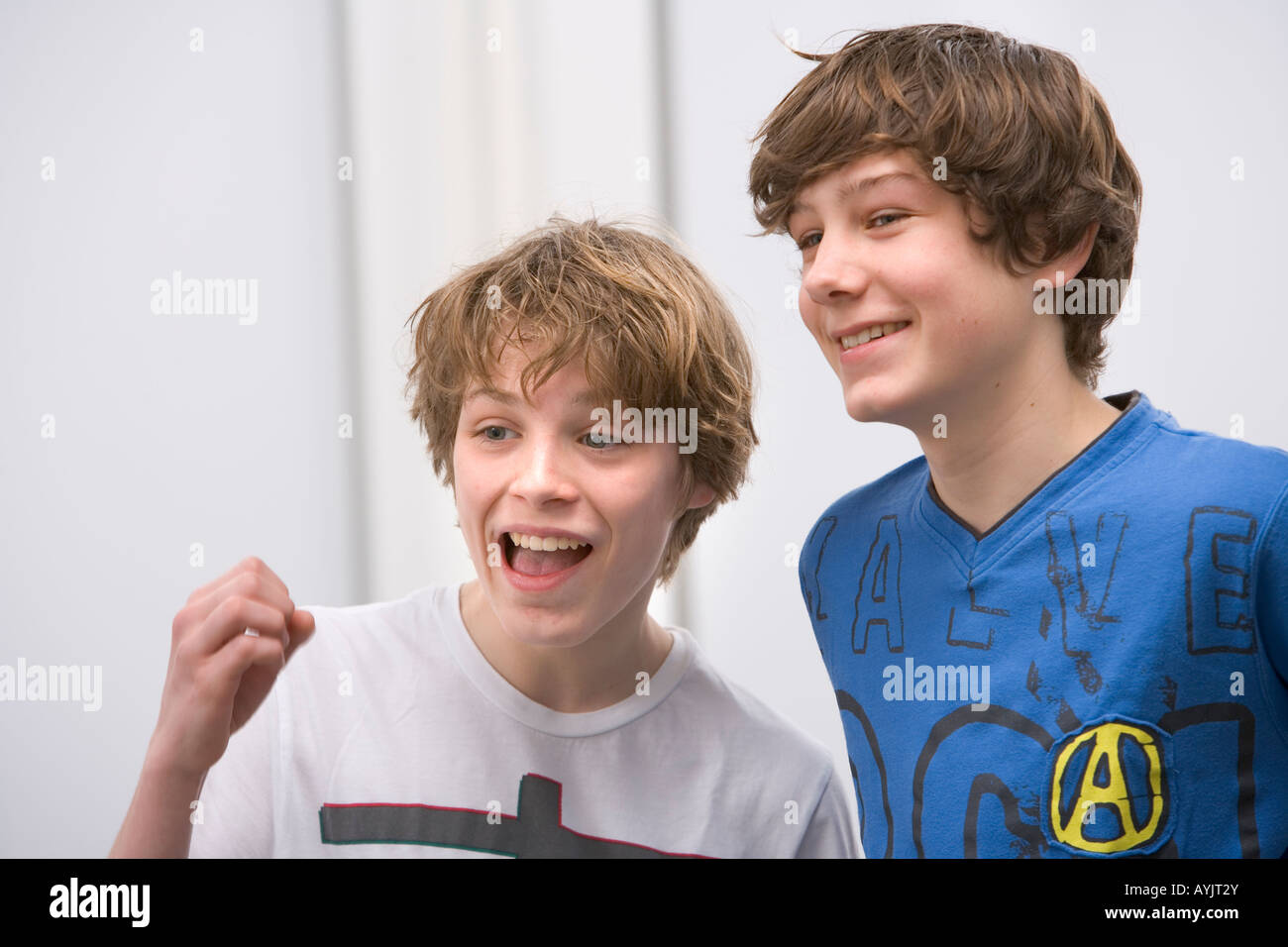 Due ragazzi adolescente Foto Stock