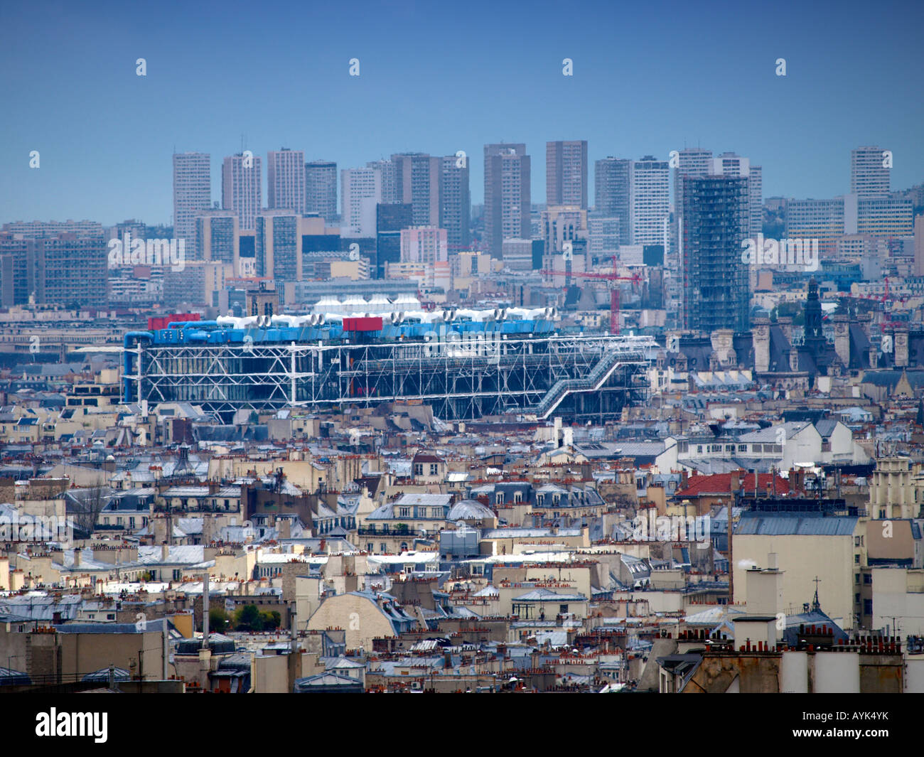 Il Beaubourg o il Centro Georges Pompidou è tuttora un edificio veramente unico con esso s look industriale Parigi Francia Foto Stock