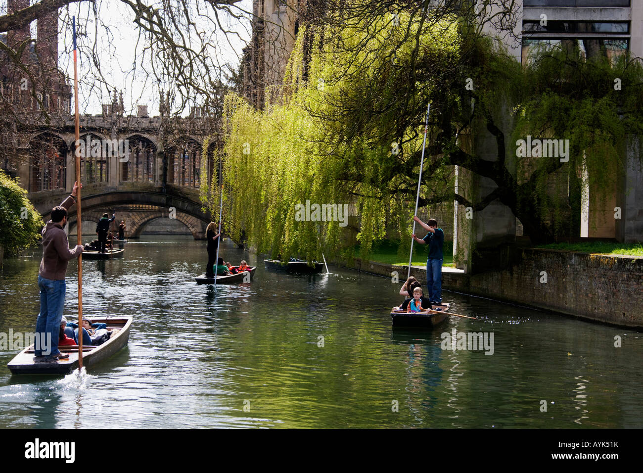 Il Ponte dei Sospiri. Punting nella luce. Cambridge. Foto Stock