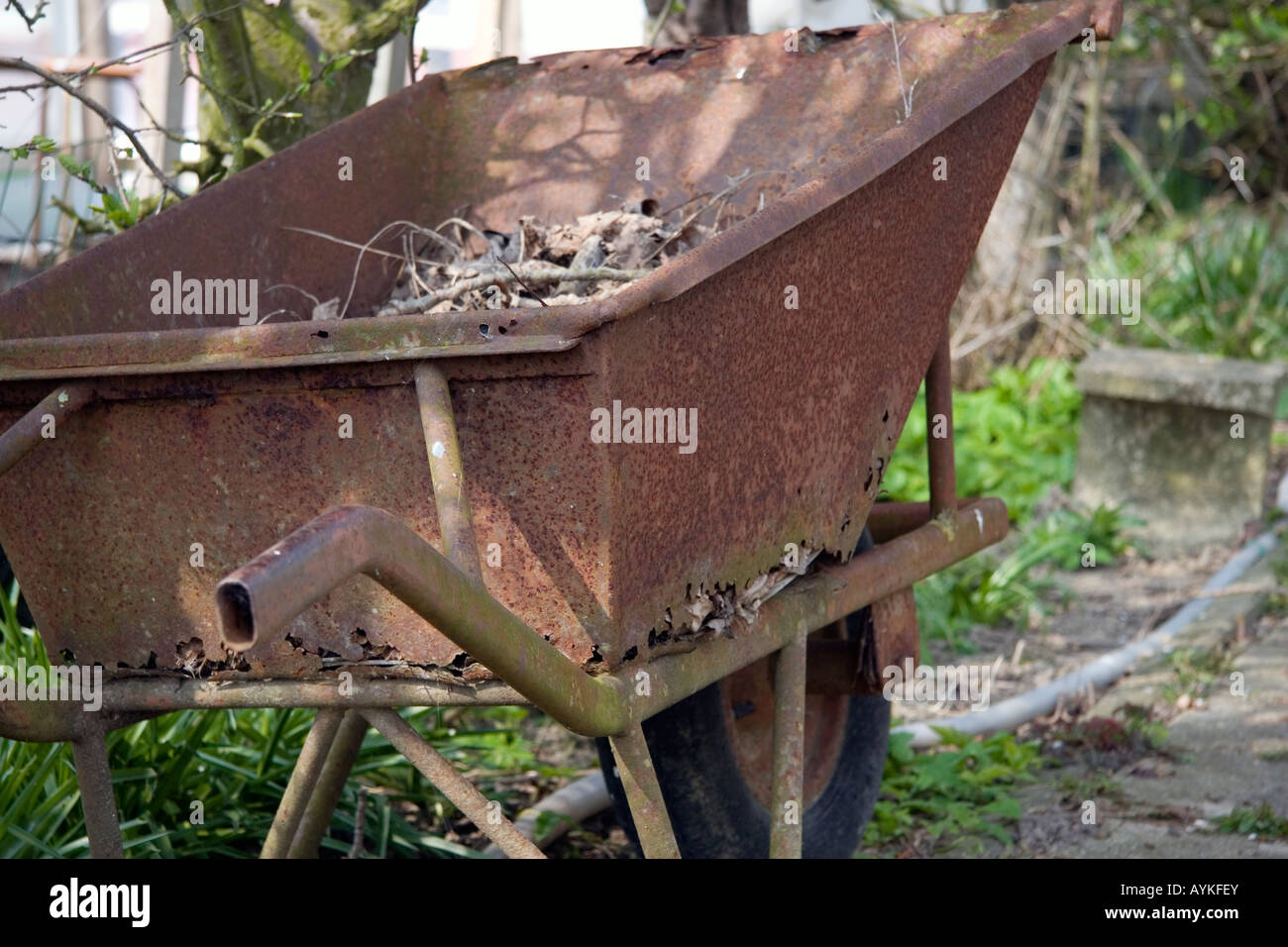 Antica carriola immagini e fotografie stock ad alta risoluzione - Alamy