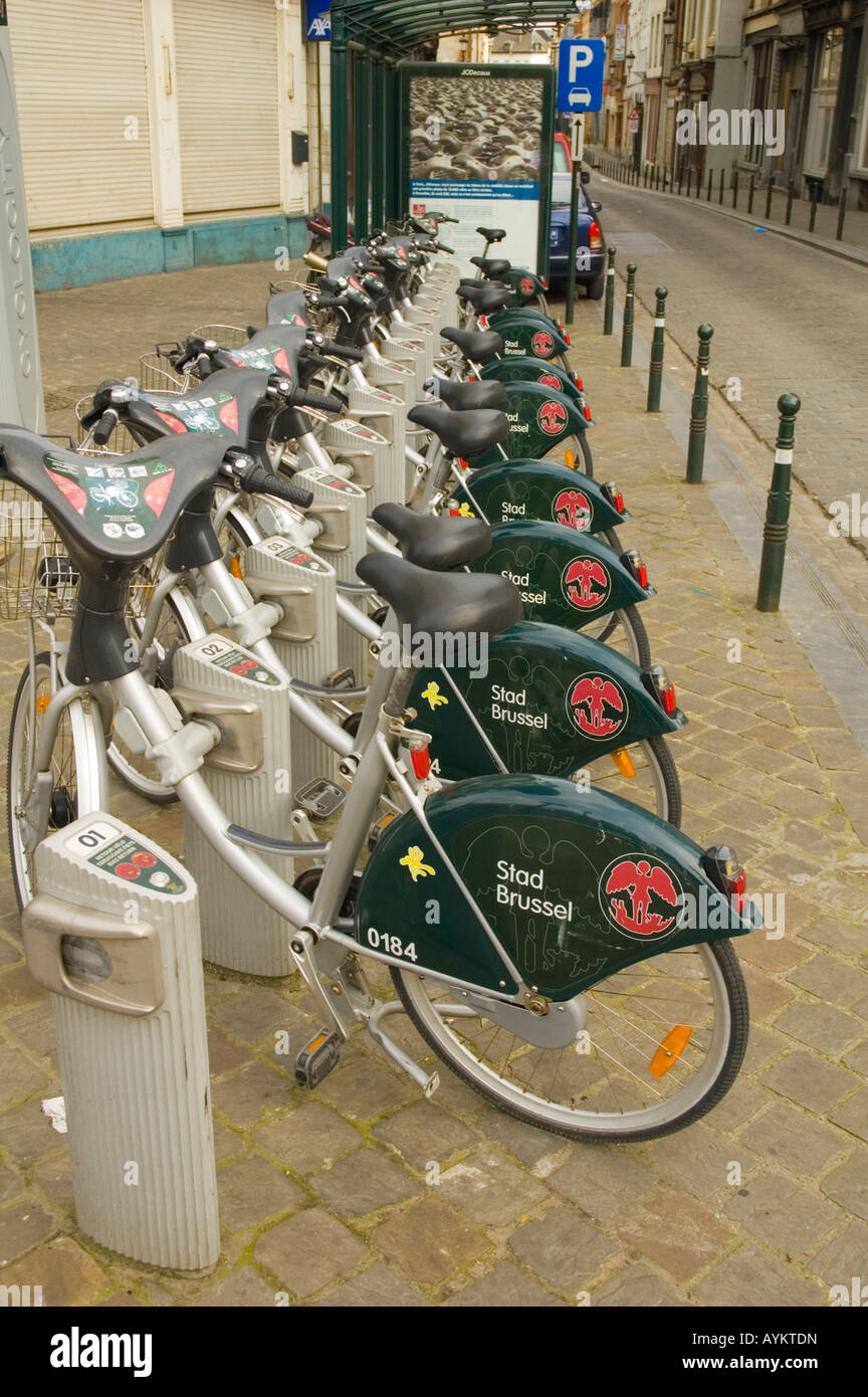 Noleggio biciclette nel centro di Bruxelles Belgio Europa Foto Stock