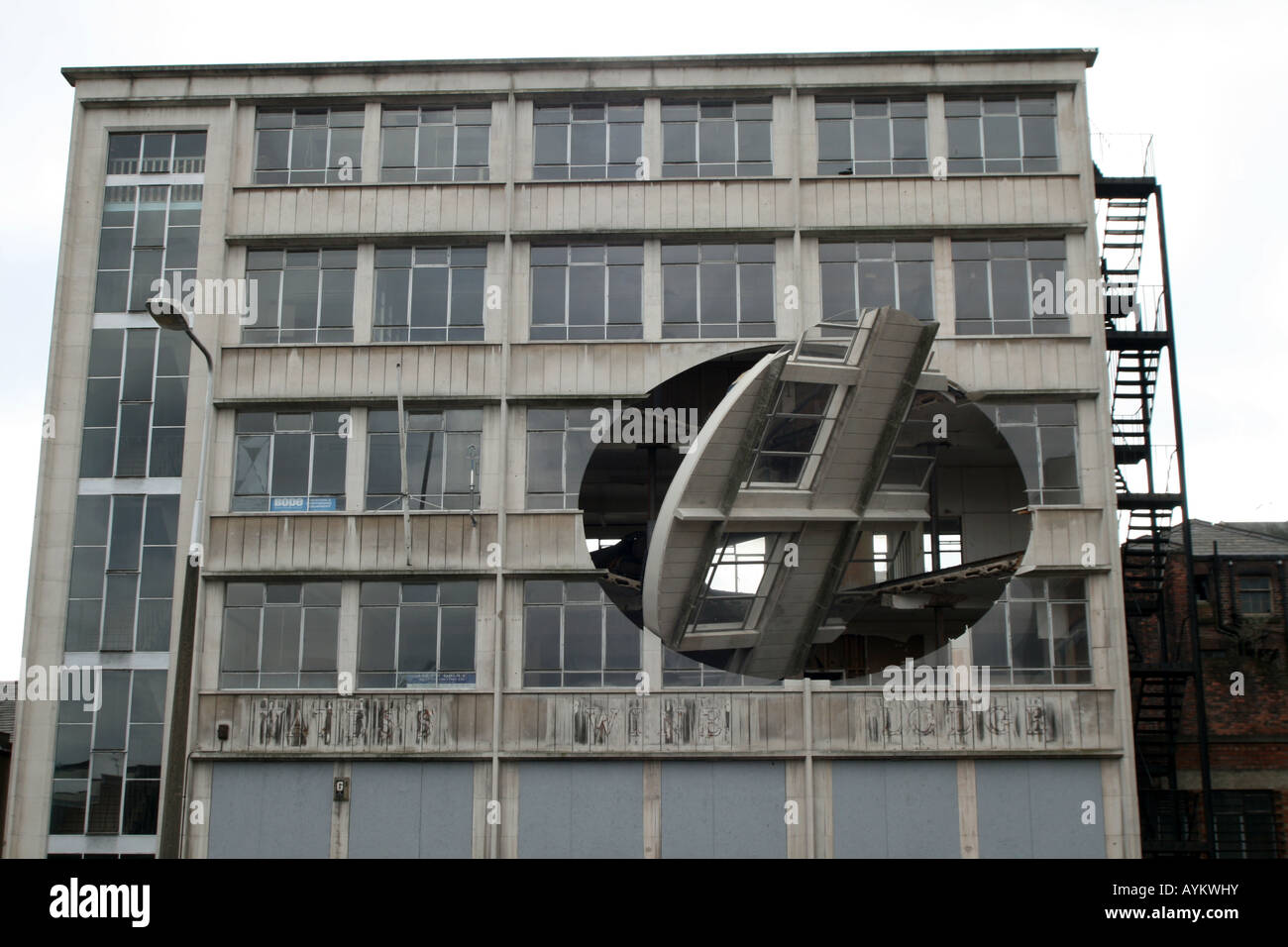 Ruotando il luogo oltre - Richard Wilson [Cross Keys House, 37-41 Moorfields, Liverpool, Merseyside, Regno Unito, Europa]. . Foto Stock