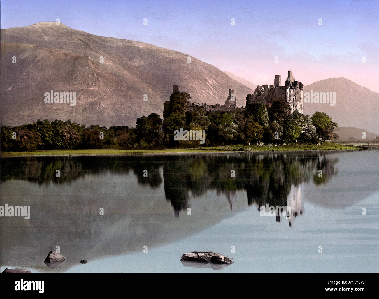 Kilchurn Castle sul Loch Awe, Scozia, Arte 1890 a 1900 Foto Stock