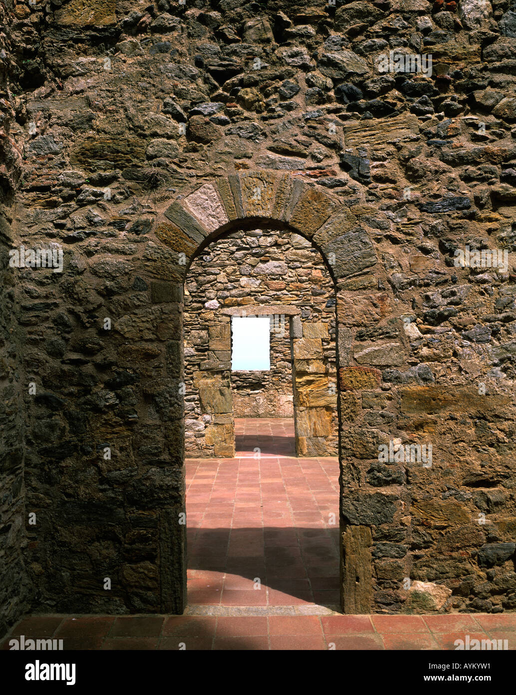 Atched porta al monastero di Sant Pere de Rodes Catalogna Spagna costa brava Foto Stock