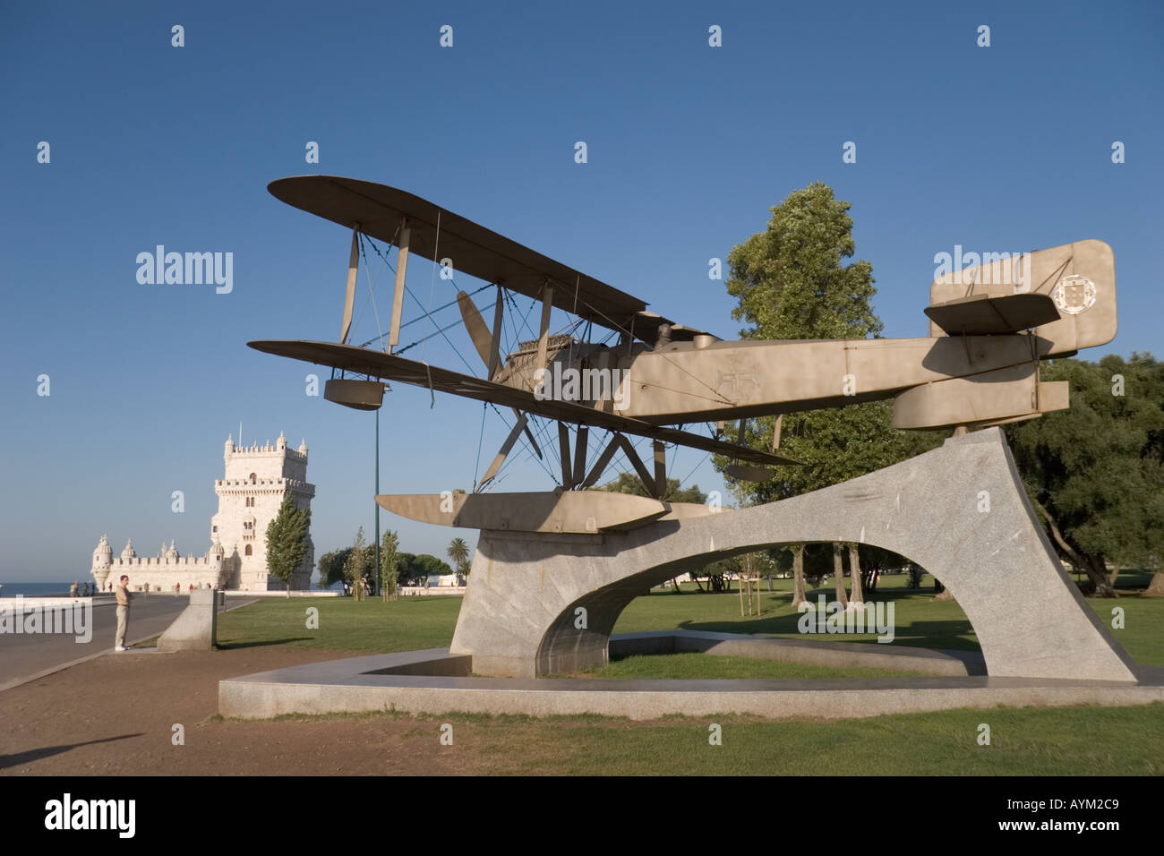 Lisbona portogallo la Torre de Belem Replica di Fairey 17 Primo piano per rendere il sud traversata atlantica Foto Stock