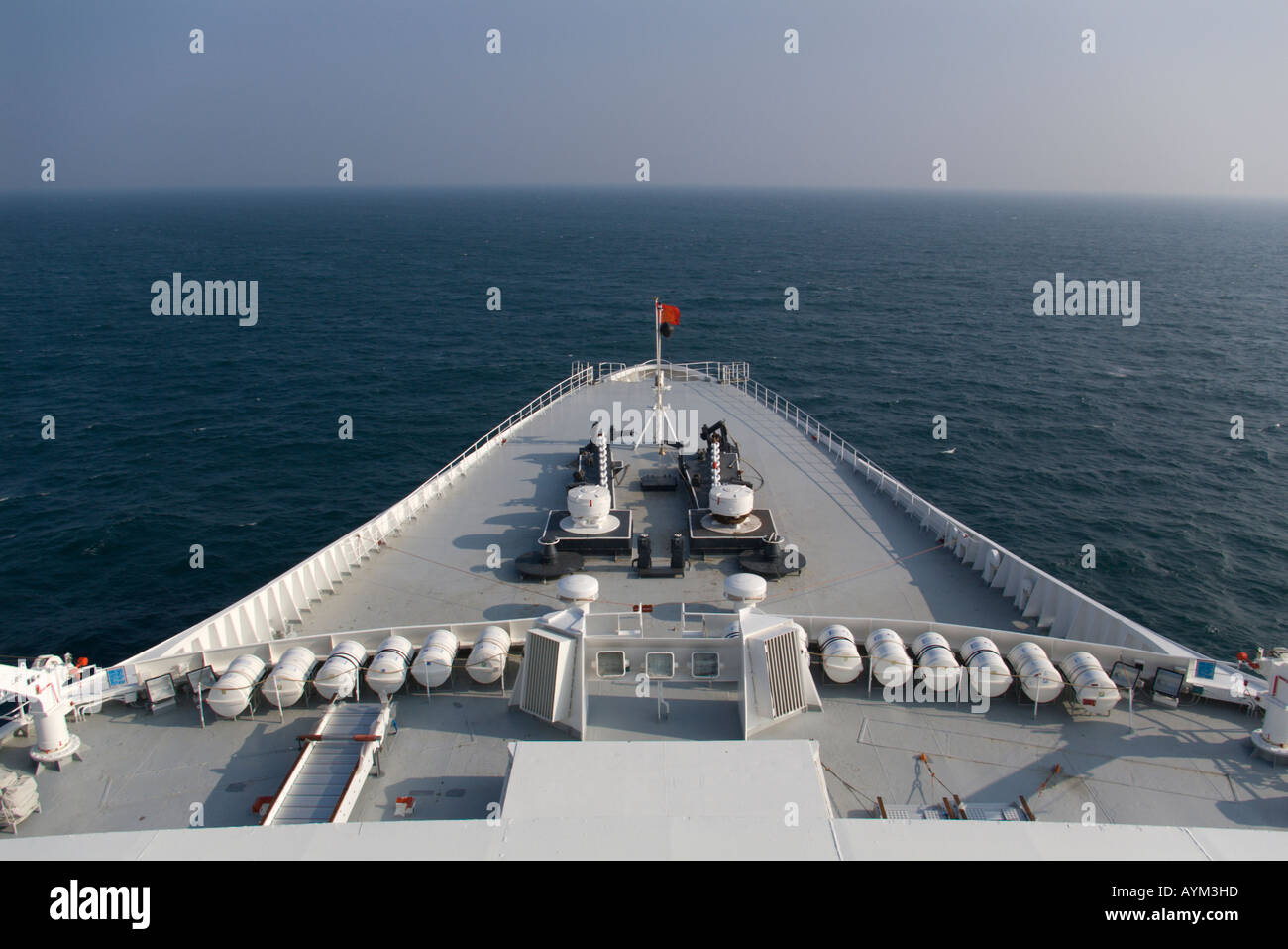 Full Steam Ahead archi dei QE2 crociera sul Atlantico aperto Foto Stock