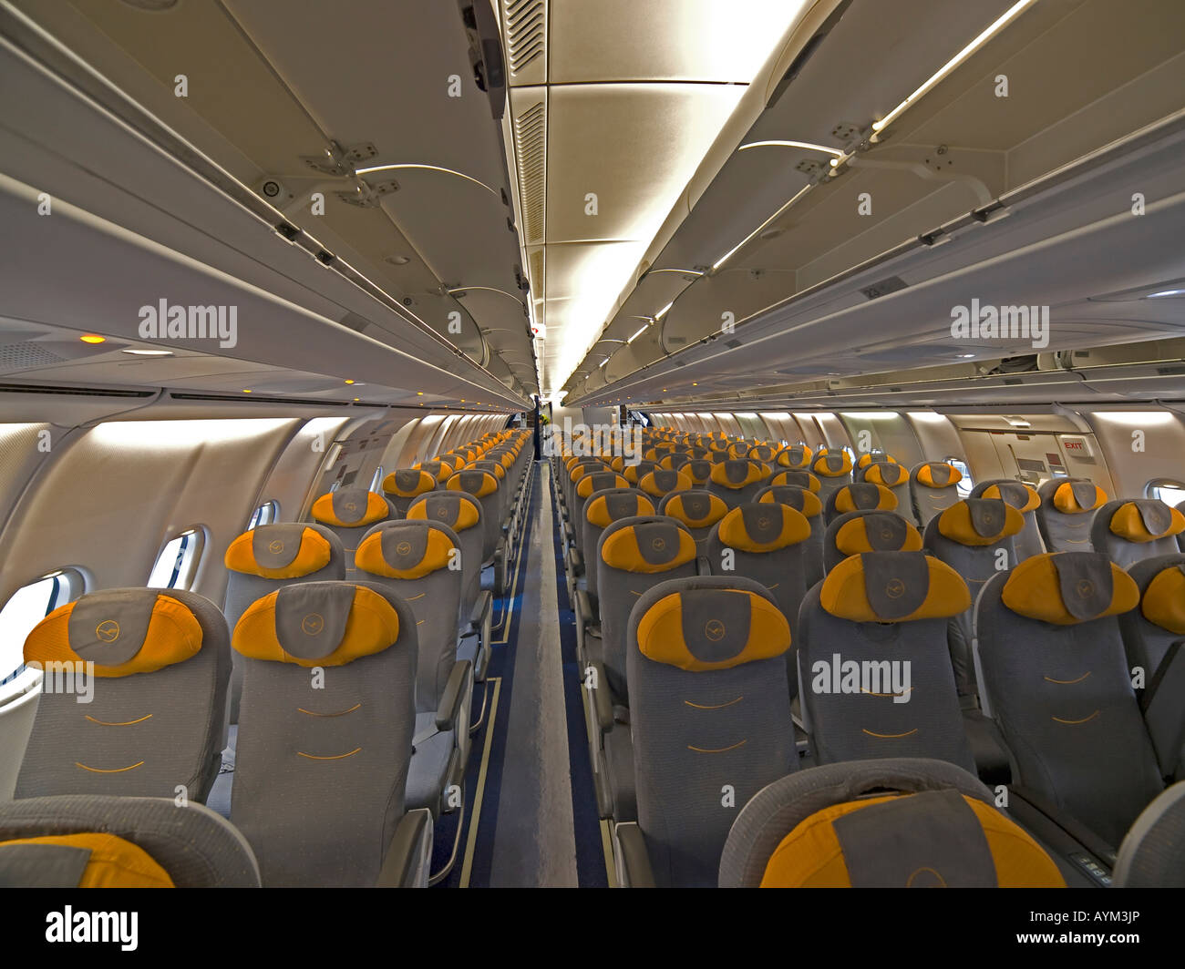 Aeroplane seats immagini e fotografie stock ad alta risoluzione - Alamy