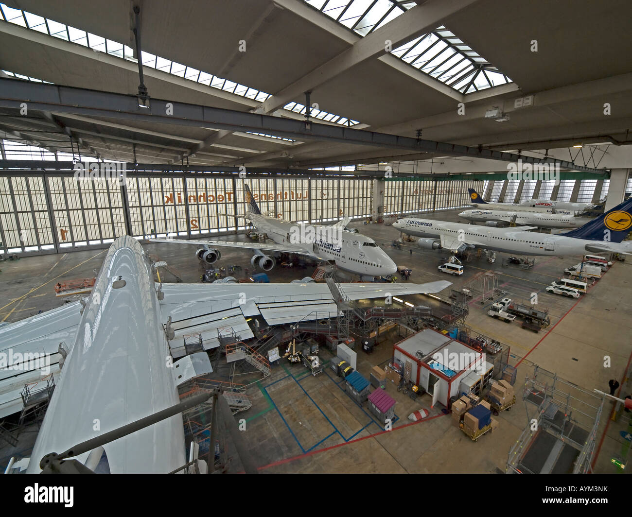 Aeroplano Airbus A 340 Boeing B747 Jumbo Lufthansa service hall hangar Fraport Airport Frankfurt am Main Hesse Germania Foto Stock