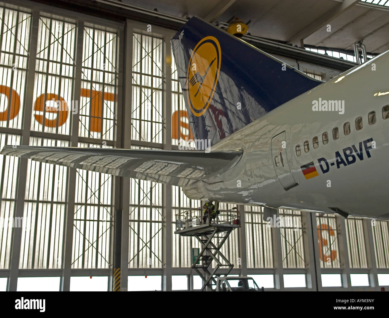 Aereo Boeing B747 Jumbo dettaglio del retro Lufthansa service hall hangar Fraport Airport Frankfurt am Main Hesse Germania Foto Stock