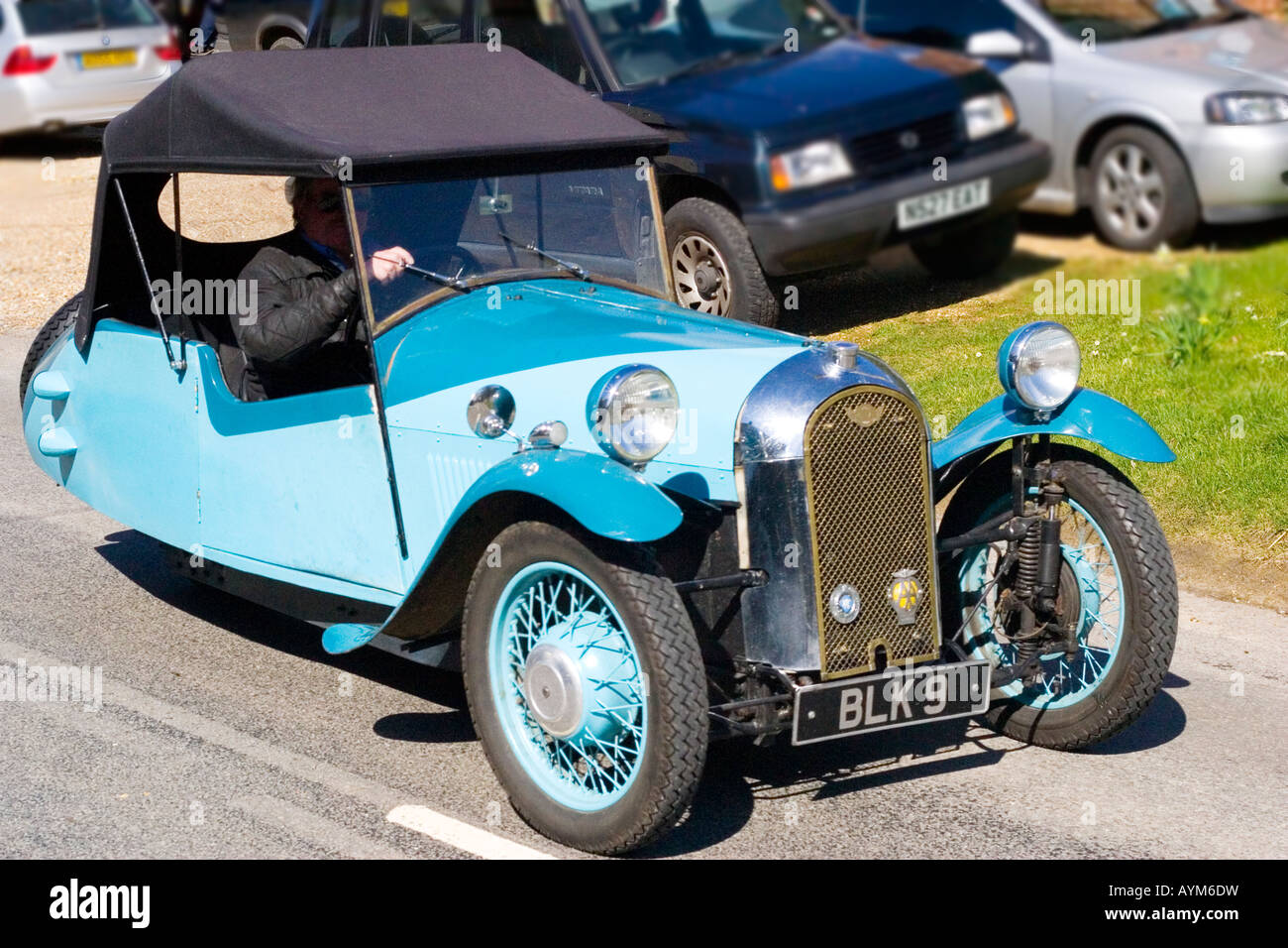 Vintage morgan 3 wheeler auto essendo azionato Foto Stock Vintage morgan 3 wheeler auto essendo azionato Foto Stock