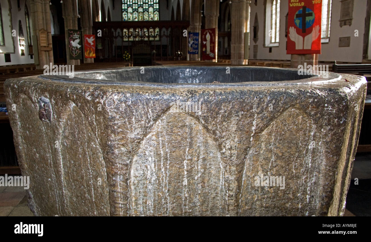 Font, la chiesa di St Michael, Beccles, Suffolk, Inghilterra, Regno Unito Foto Stock