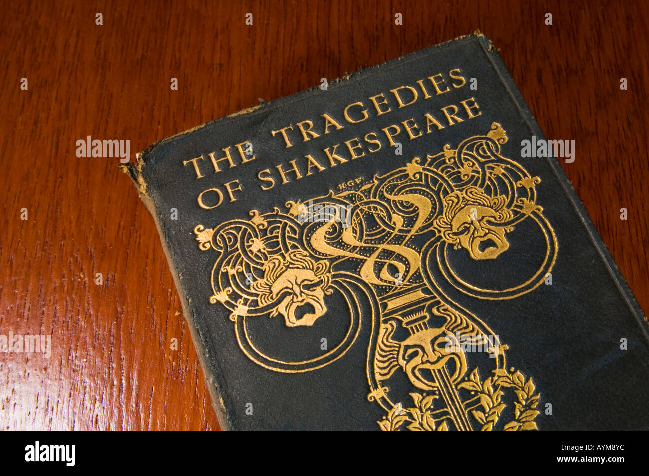 Oro sbalzato, angosciato, leatherbound hardbook copie di William Shakespeare tragedie Foto Stock