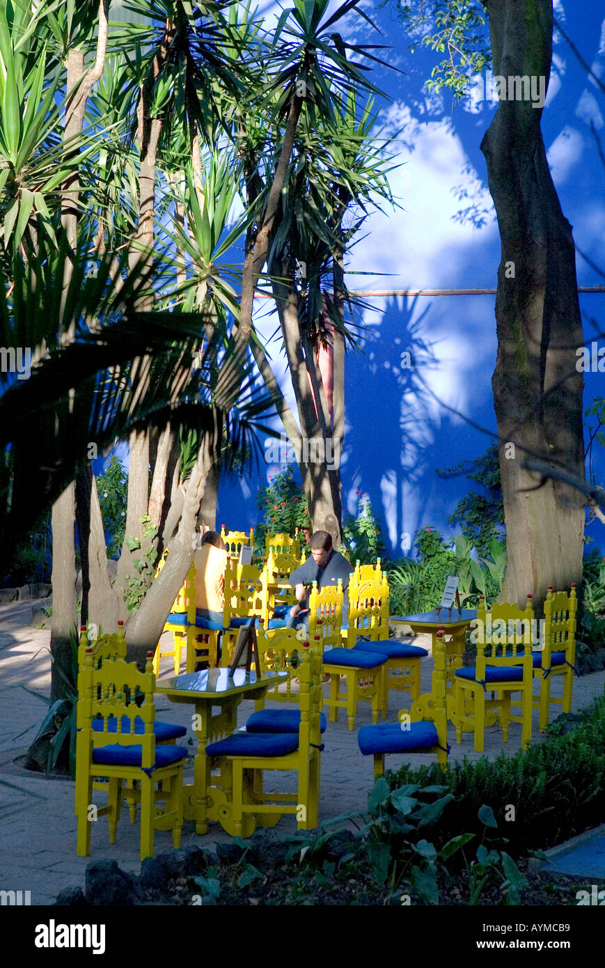 Giardini e cafe di Frida Kahlo Museum in Coyoacan area di Città del Messico Foto Stock