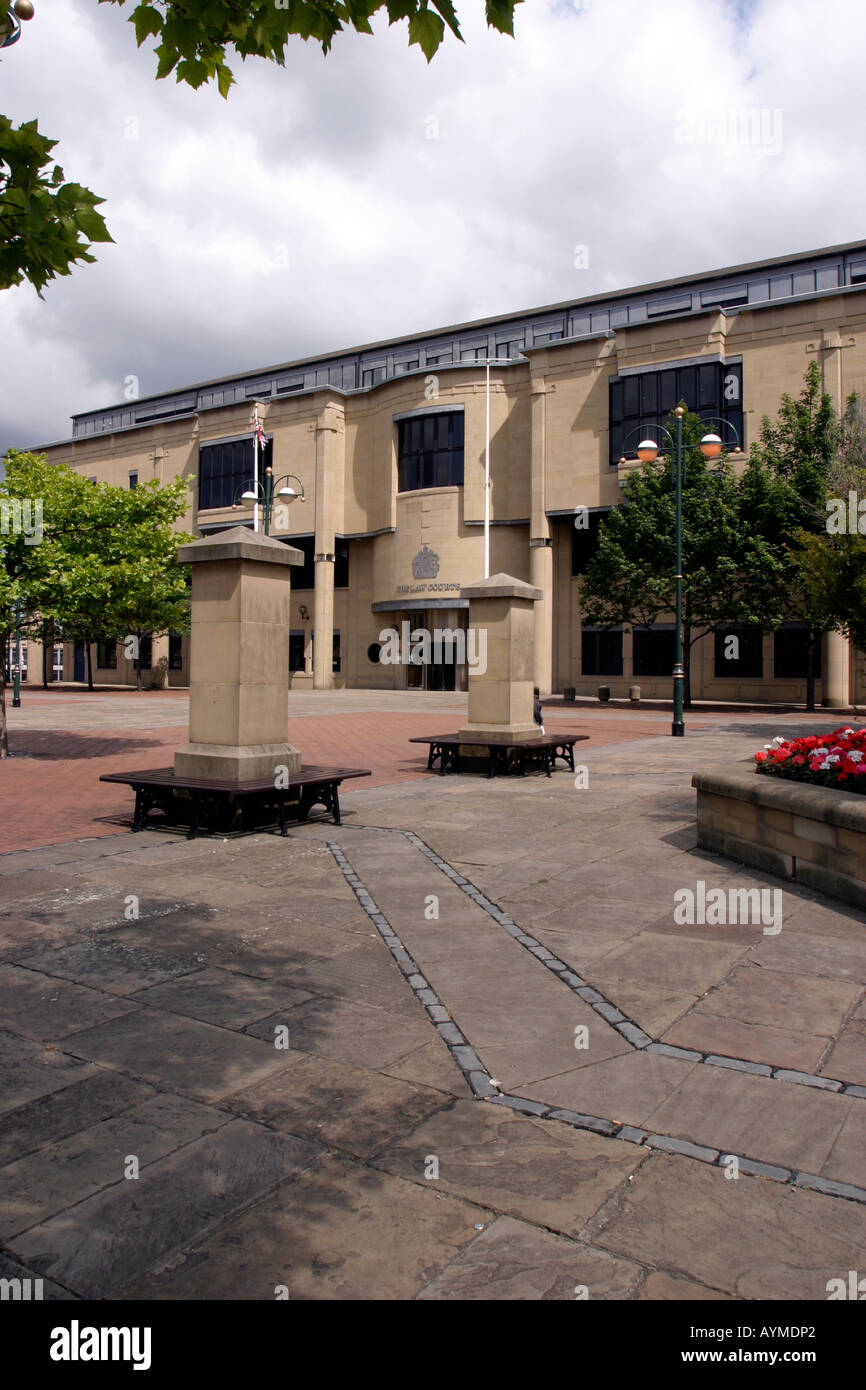 Bradford Crown Court ingresso con area pedonale di fronte all edificio corte Foto Stock