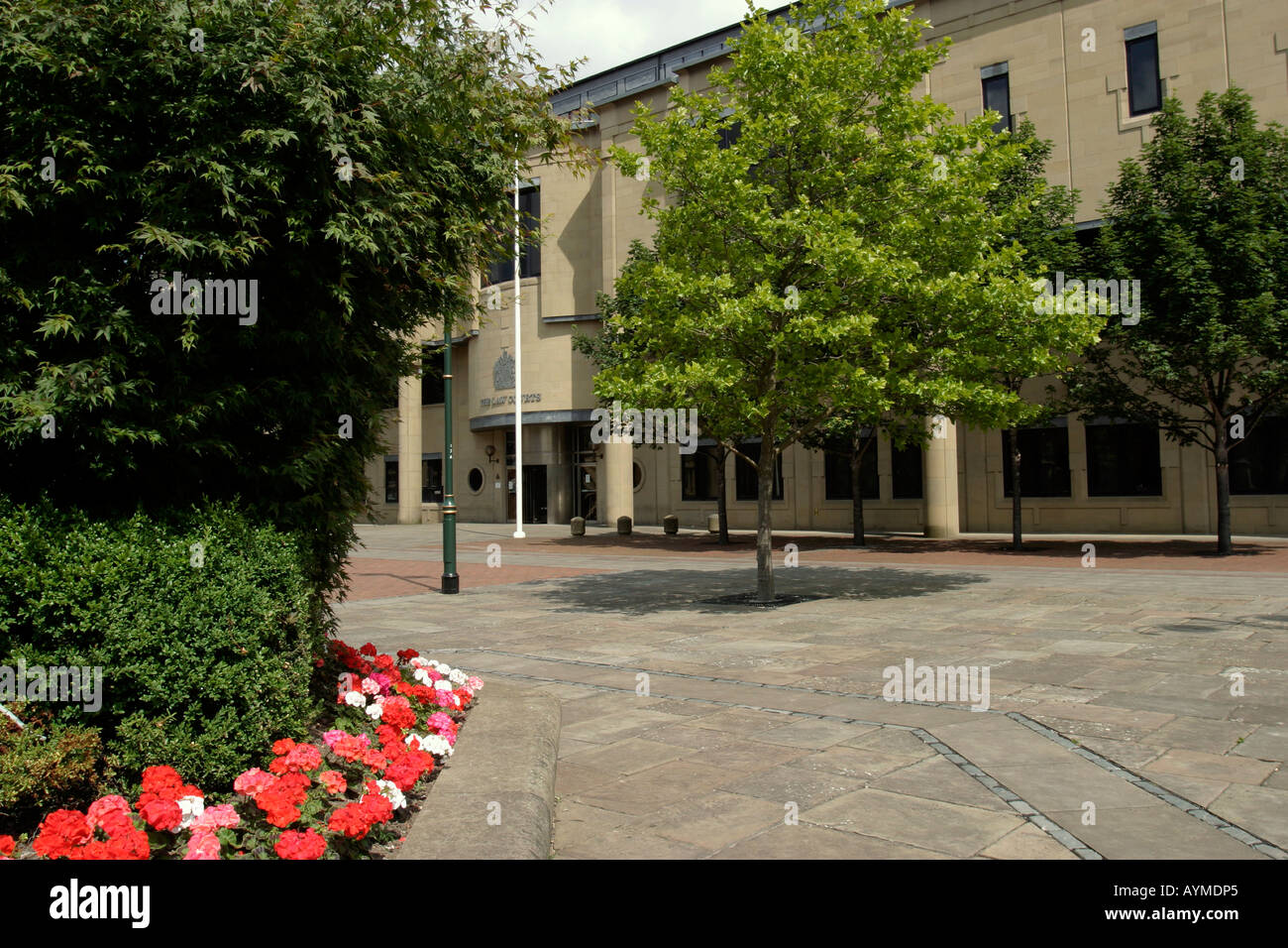 Bradford Crown Court ingresso con area pedonale di fronte all edificio corte Foto Stock