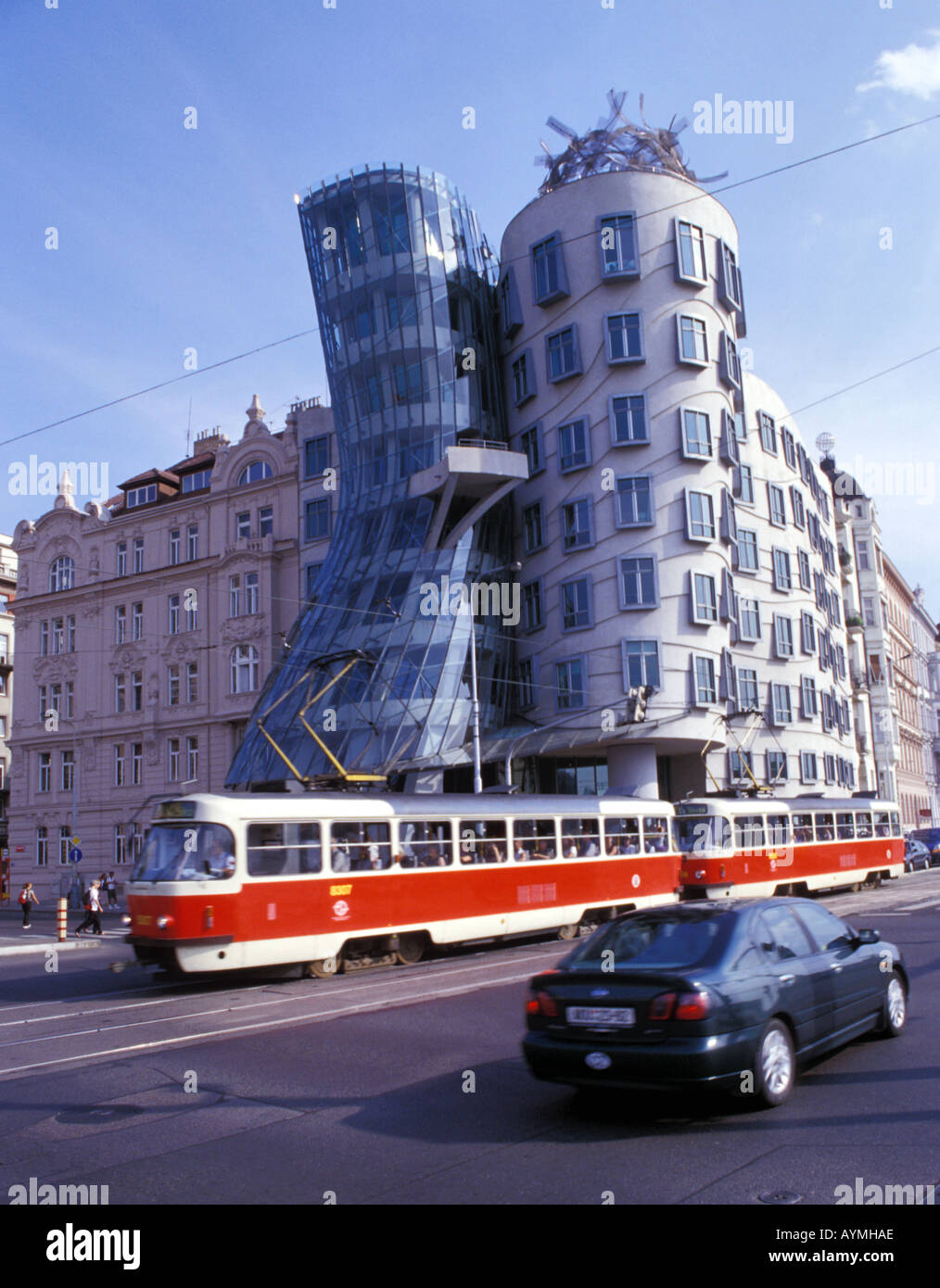Repubblica Ceca, Praga, Ginger e Fred edificio dall'architetto Frank Gehry Foto Stock