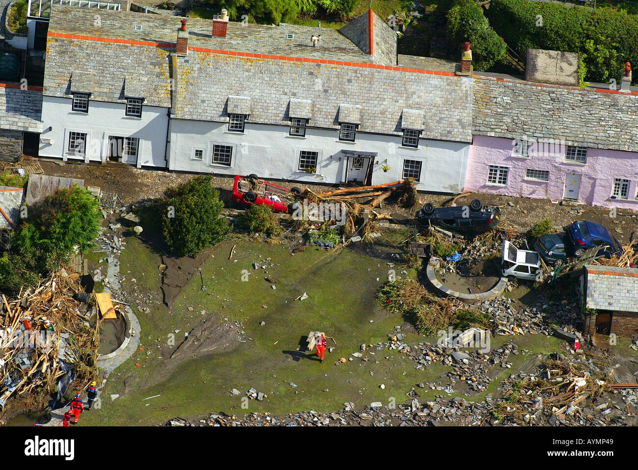 La scena a Boscastle in Cornwall Regno Unito la mattina dopo la devastante alluvione Foto Stock