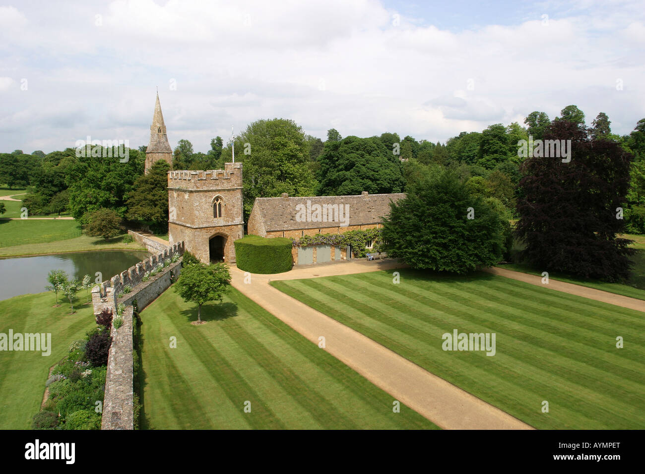 Regno Unito Oxfordshire Broughton rivellino DEL CASTELLO E CHIESA Foto Stock