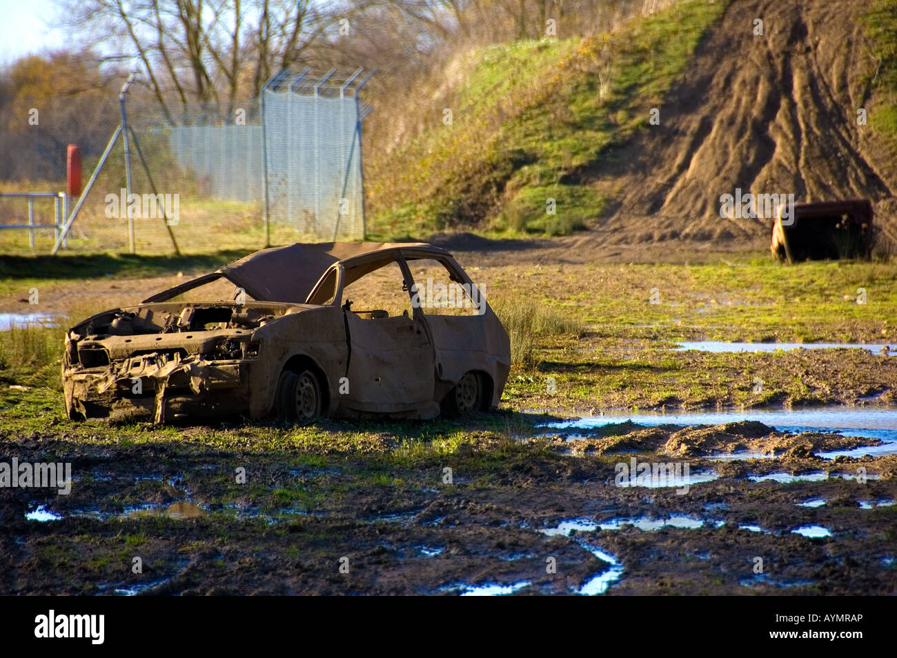 Un abbandonato bruciato auto Foto Stock