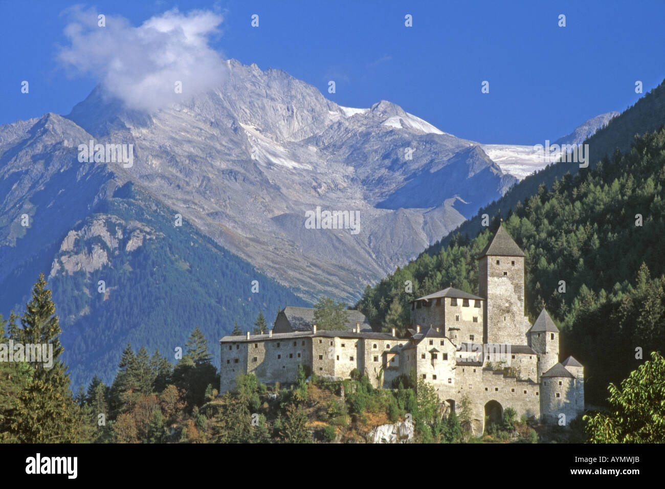 Il Castello di Tures controllato l'ingresso alla Valle Aurina Alto Adige Italia Foto Stock