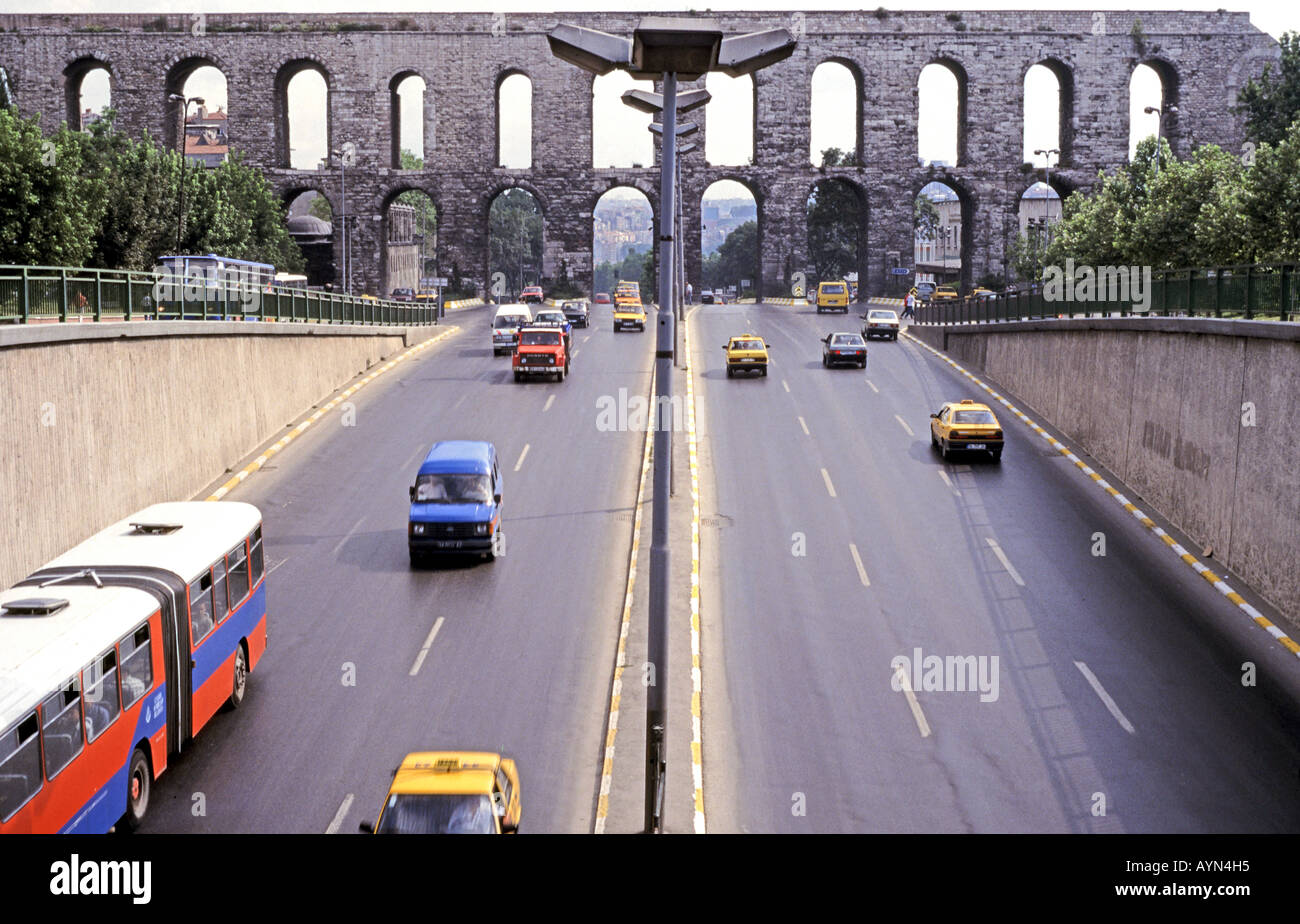 Acquedotto dell'Imperatore Valente Istanbul Turchia Foto Stock