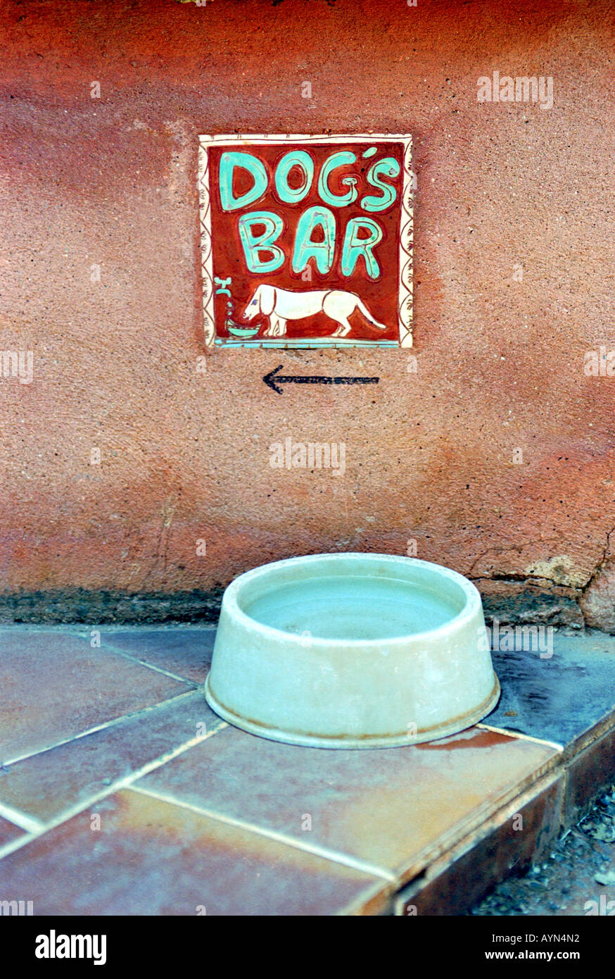Dog bar Gordes Provenza Francia Foto Stock