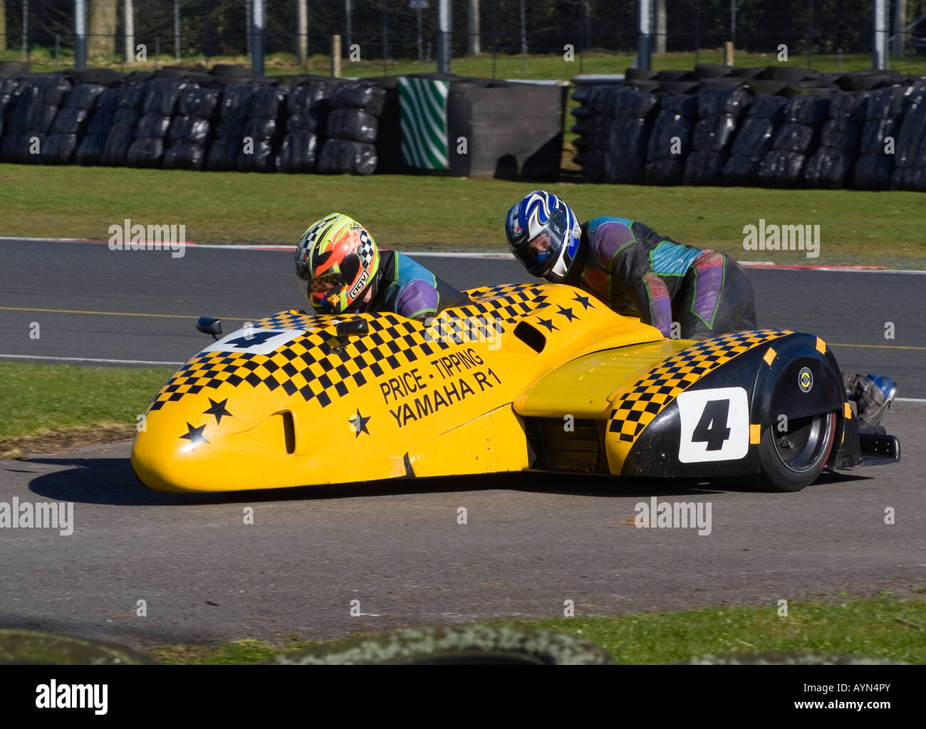 Yamaha Moto e Sidecar a Wirral 100 Motor Club gara incontro ad Oulton Park Motor Racing circuito cheshire england Foto Stock