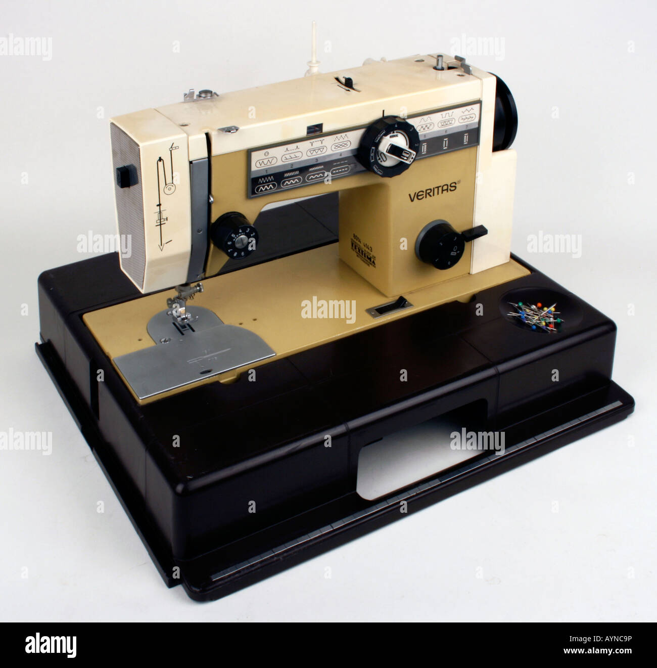 Sewing machine naumann immagini e fotografie stock ad alta risoluzione -  Alamy