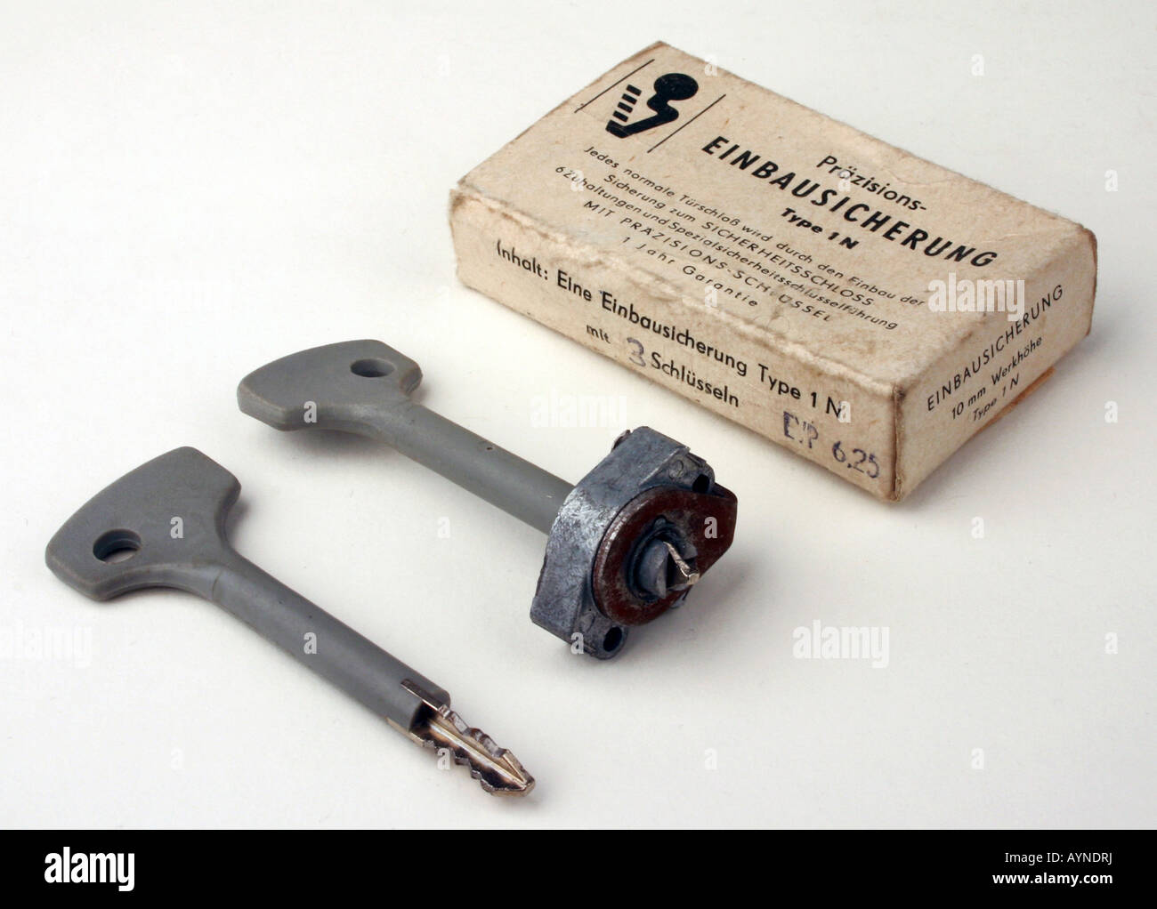 Casalinghi, chiavi, chiavi di sicurezza, materiale sintetico, prodotto da  VVB EBM, Karl-Marx-Stadt, GDR, 1960s Foto stock - Alamy
