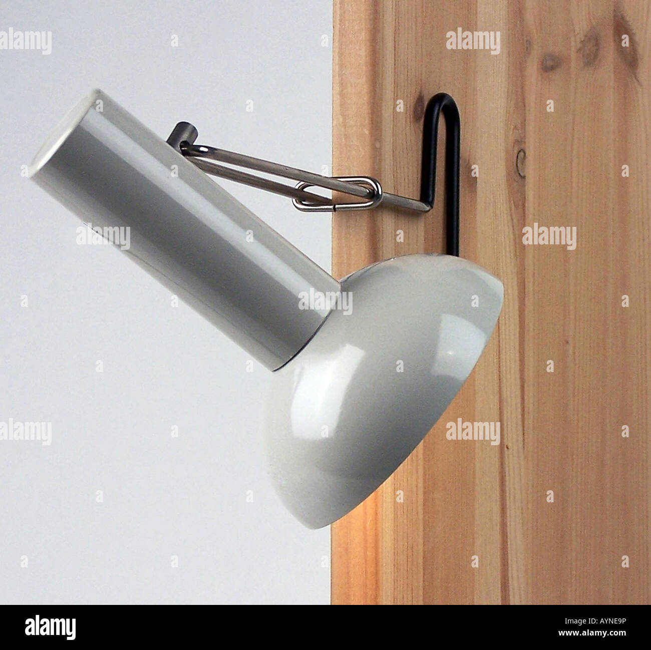 Energia, lampade e luce, faretto fisso tipo 3653, prodotto da VEB Leuchtenbau Arnsdorf (NARVA), GDR, 1985, storico, storico, Germania Est, 20th secolo, prodotto, oggetto, luci, scatto studio, DDR, elettricità, lampada, brillante, 1980s, 80s, disegno di Winfried Kaiser, Heinz Noack, Rudolf Tschackert, Foto Stock