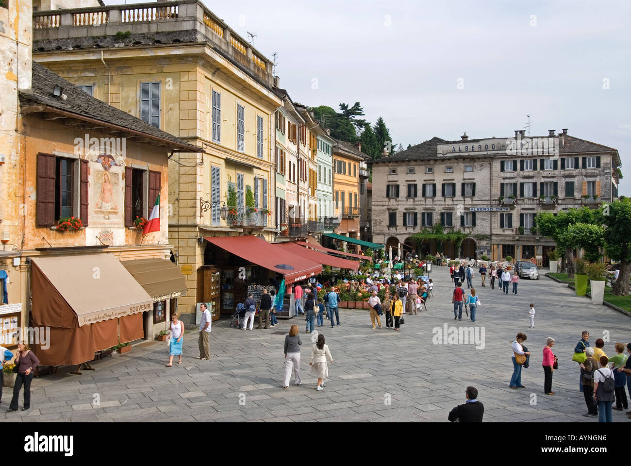 Piazza Motta a Orta San Giulio, Lago d'Orta Foto Stock