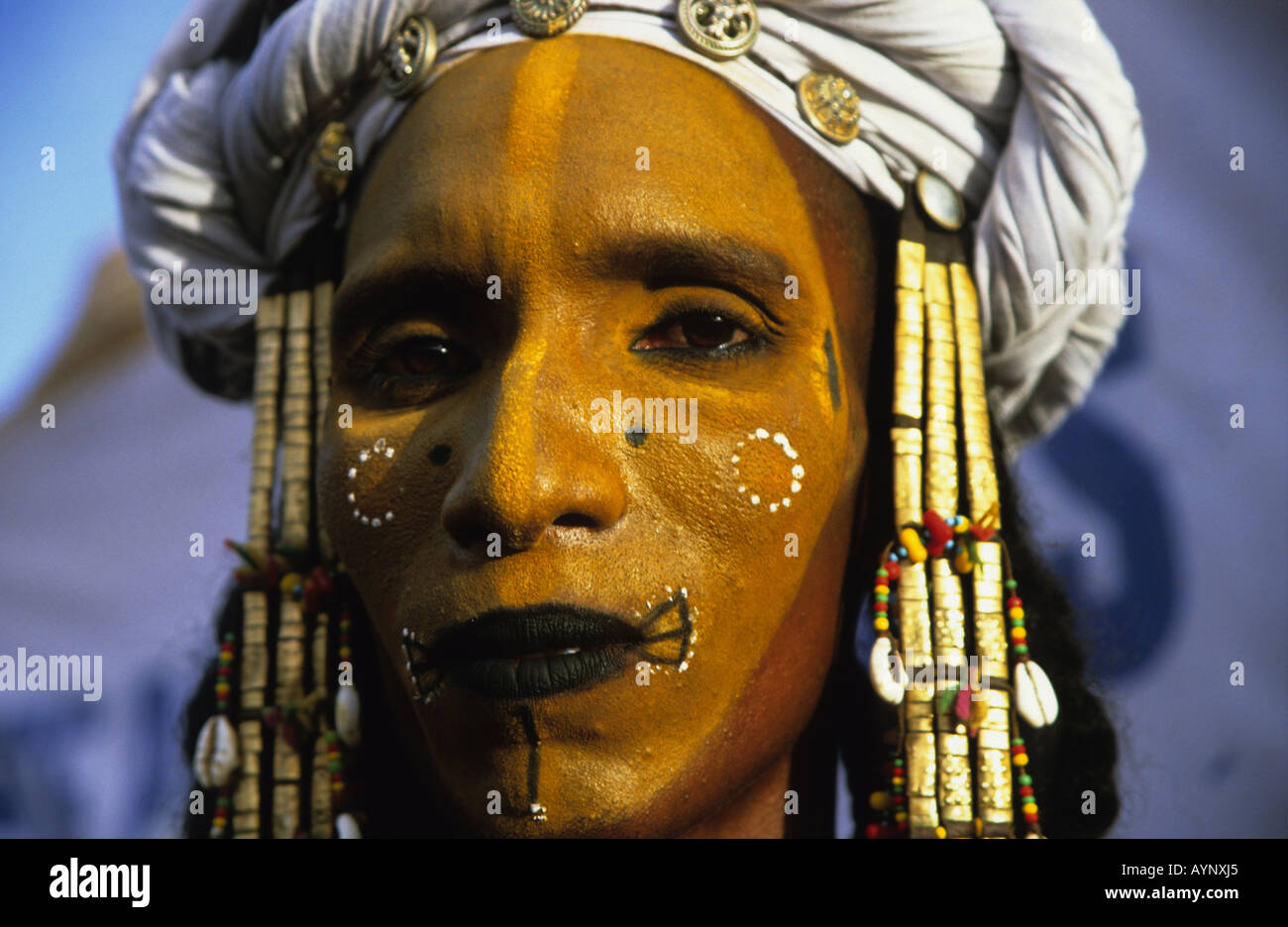 Ritratto di un uomo della tribù Wodaabe, Cure Salée Festival, InGall, Niger, Africa occidentale Foto Stock