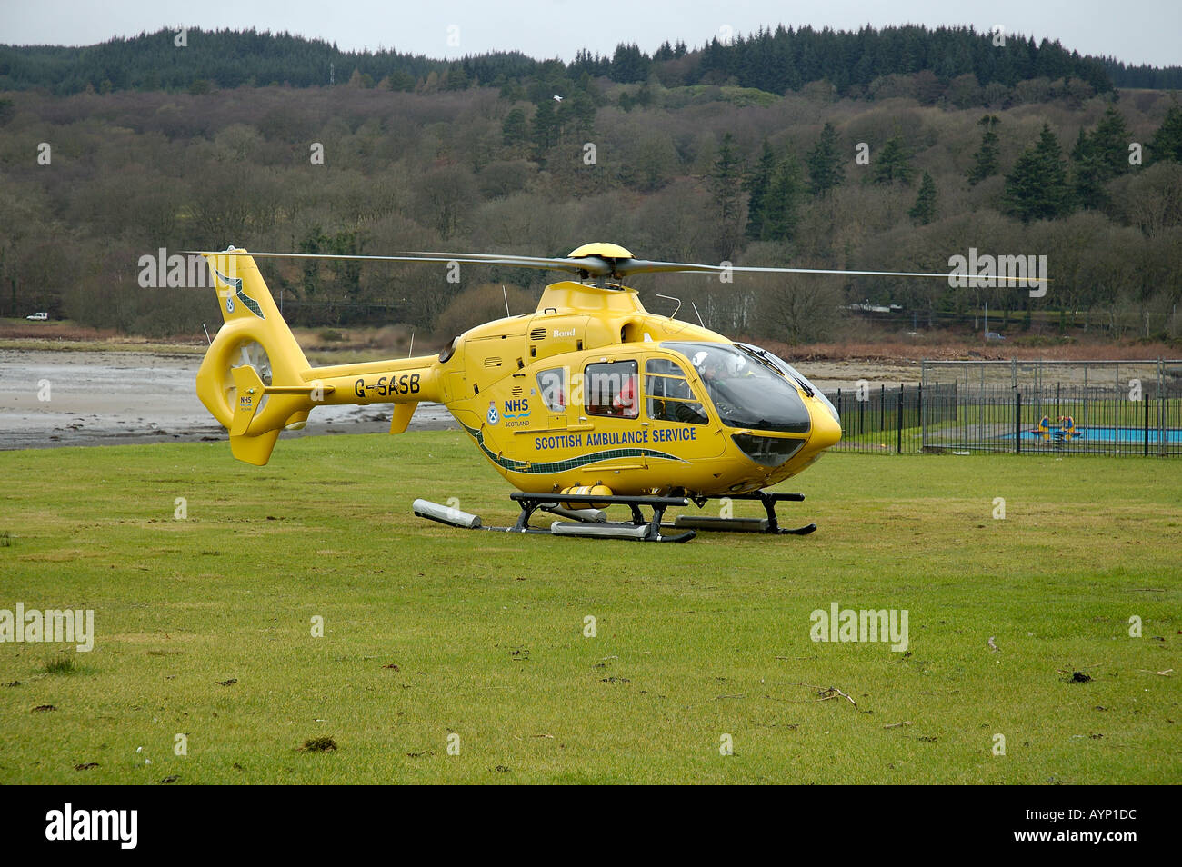 Scottish Air Ambulance elicotteri circa a decollare Lochgilphead Argyll Scozia Scotland Foto Stock