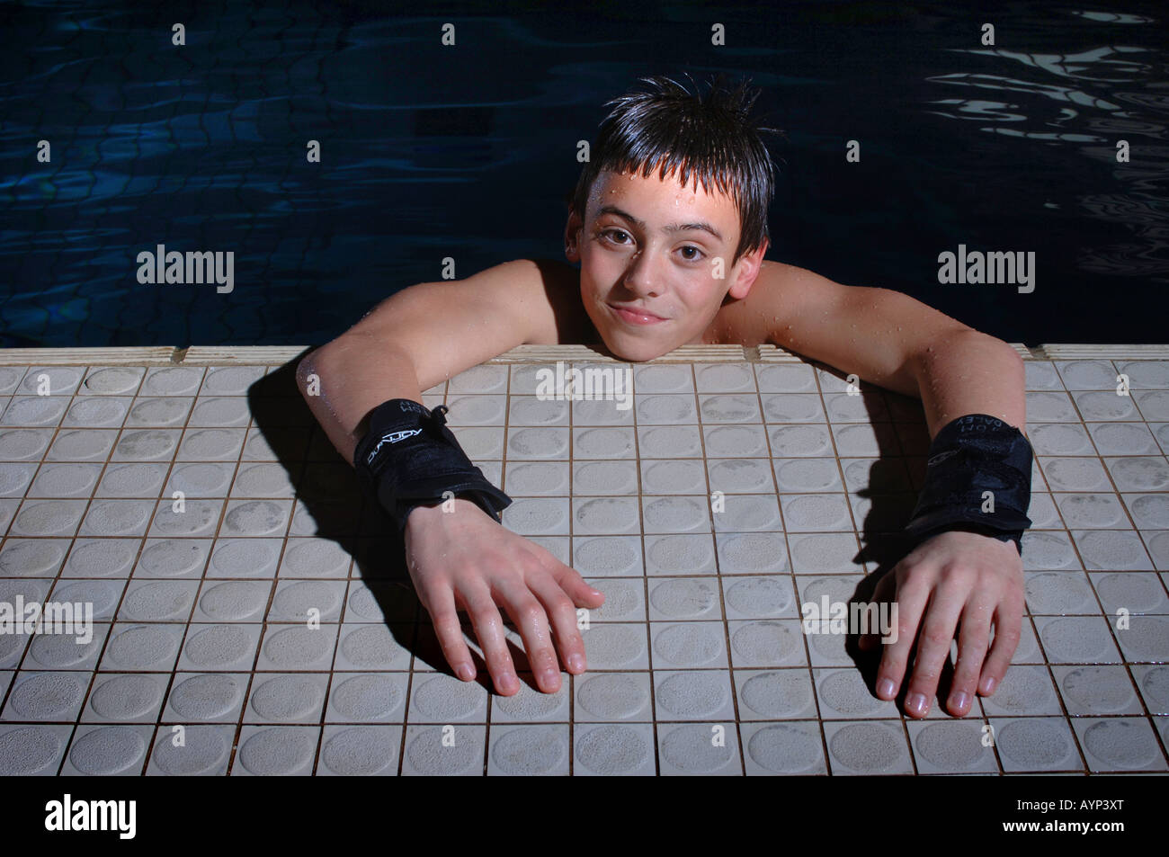 Tom Daley il British Olympic diving concorrente nella foto a casa sua piscina, in Plymouth, Devon. Foto Stock