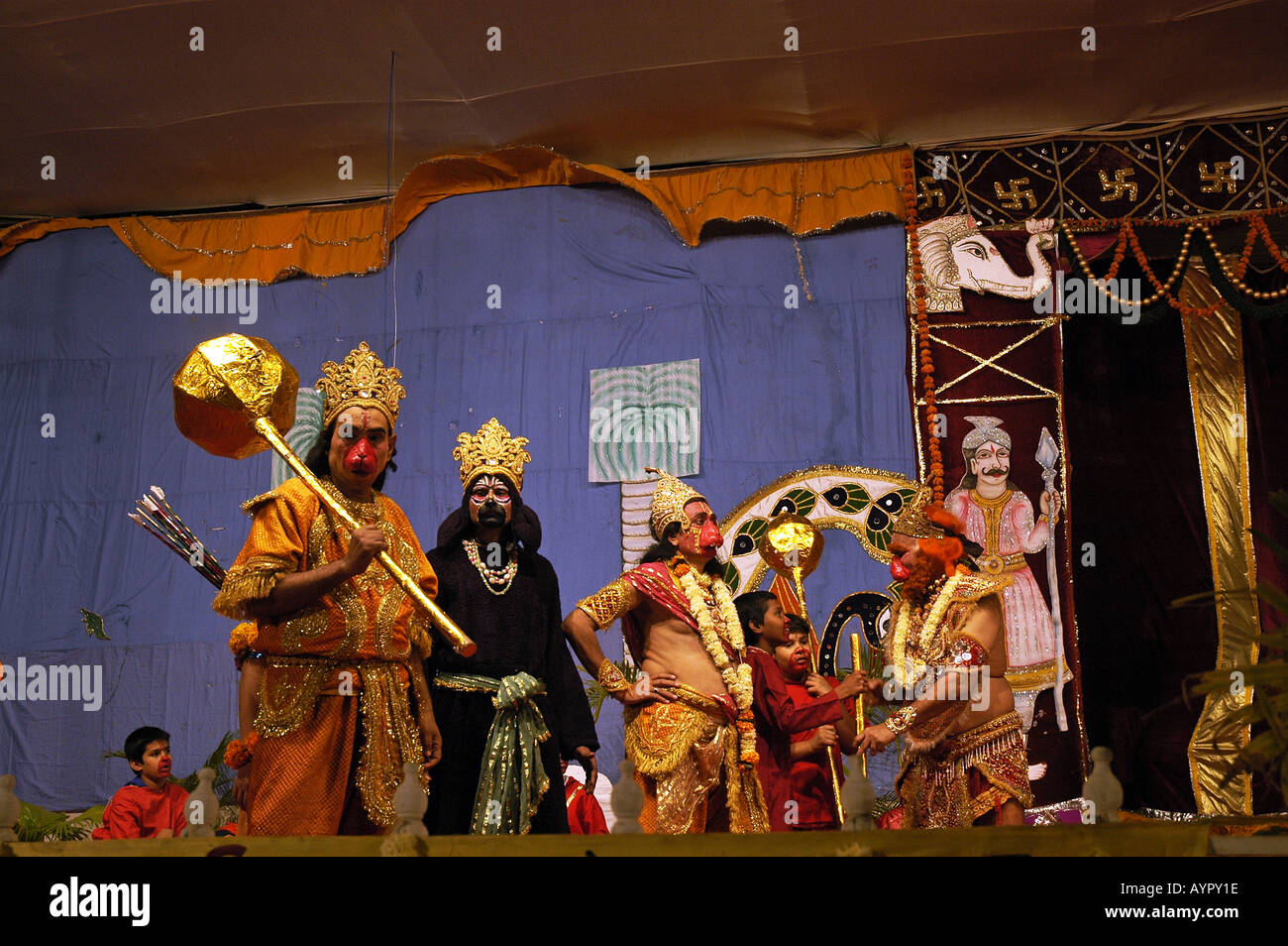 SUB74648 Ramleela performance sul palco di Ramayan Festival Dassera Bombay Mumbai India Foto Stock