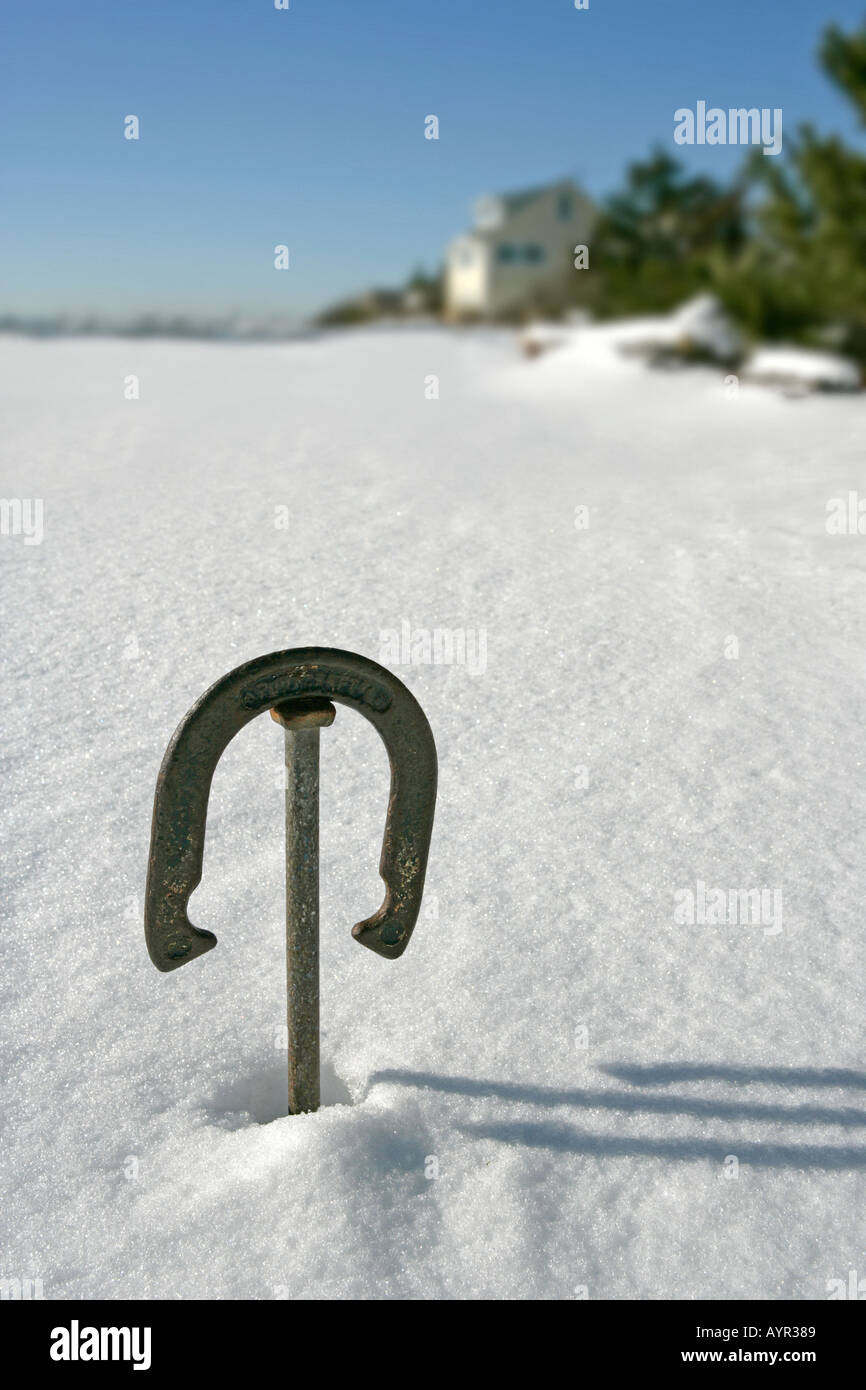 Cavalcate un gioco estivo coperto in inverno la neve Foto Stock