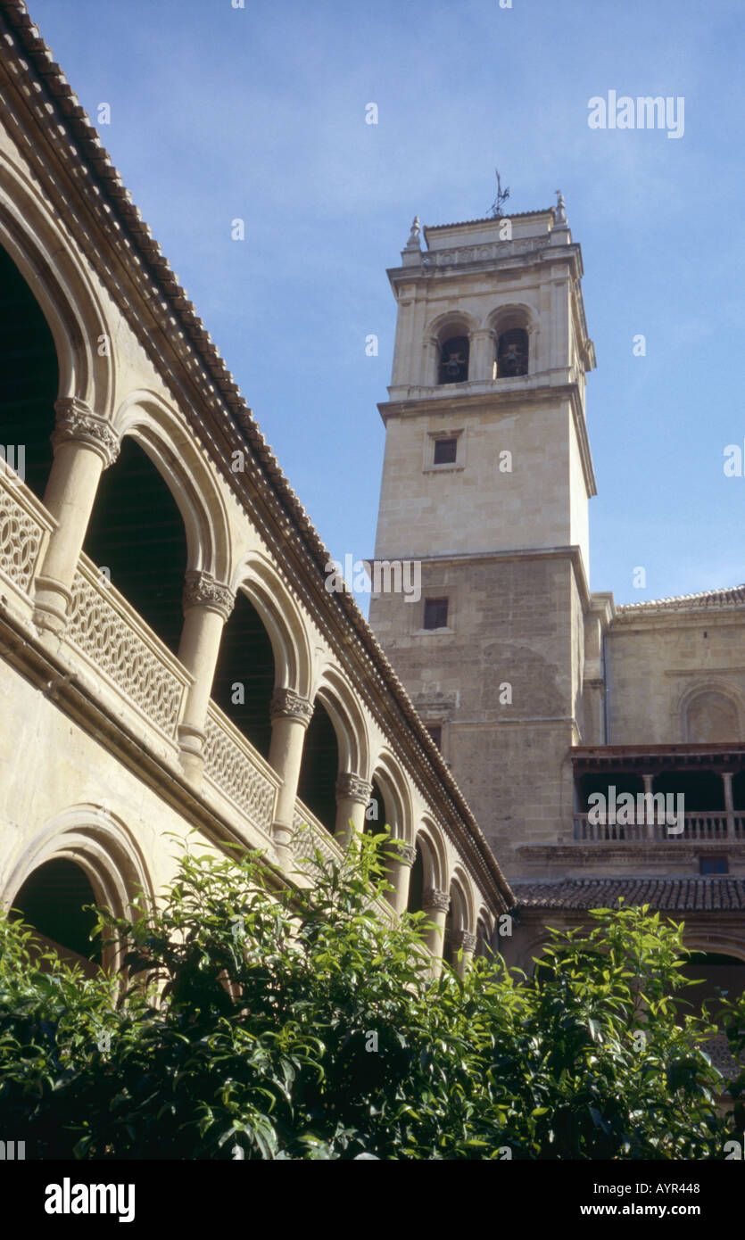 I Chiostri e la Torre del Monastero di San Jeronimo Granada Spagna Foto Stock