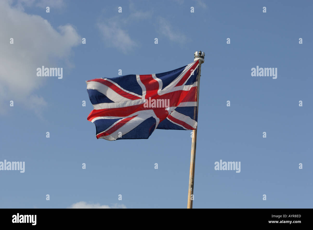 Unione britannica bandiera sul pennone della nave ormeggiata Foto Stock