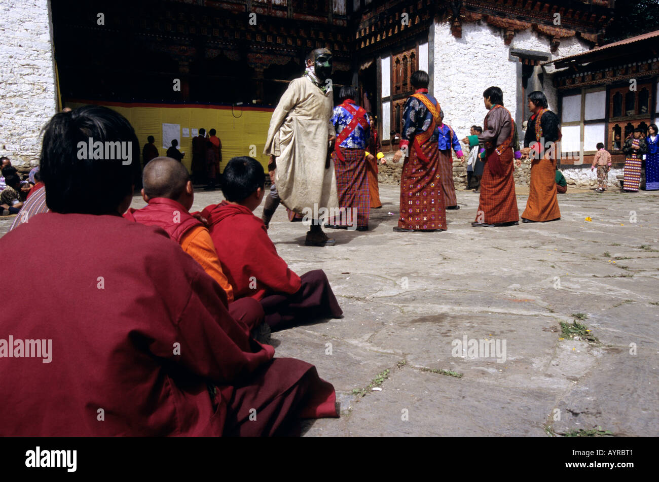 Bambino monaci presso il Tangbi Mani Tsechu (festival), Bhutan Foto Stock