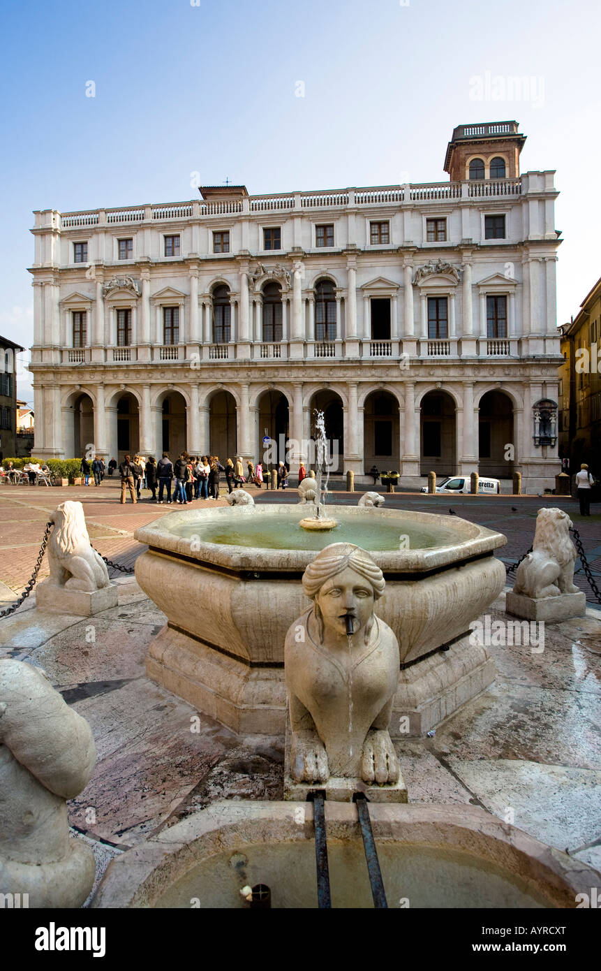 Piazza Vecchia Città Alta di Bergamo una collina cittadina medievale in Lombardia Italia Foto Stock