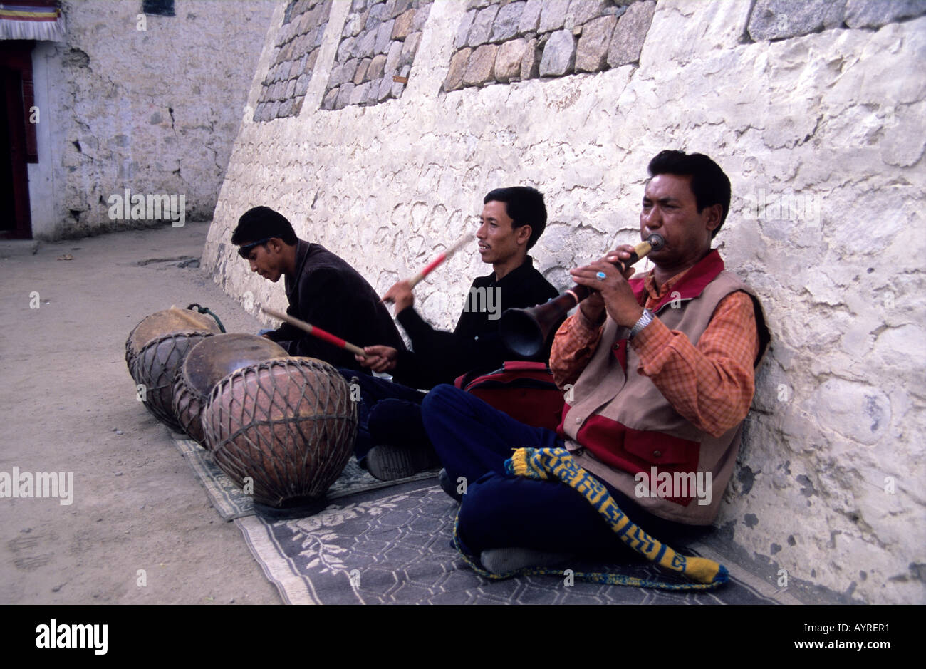 Musicista tradizionale nell'Leh Palace, Ladakh Foto Stock